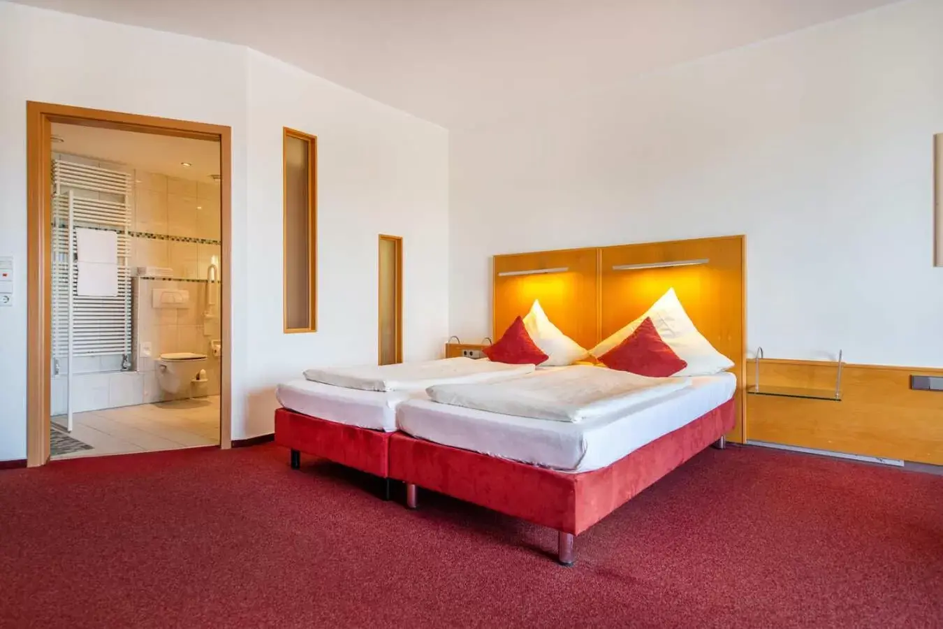 Bedroom, Bed in Diehls Hotel