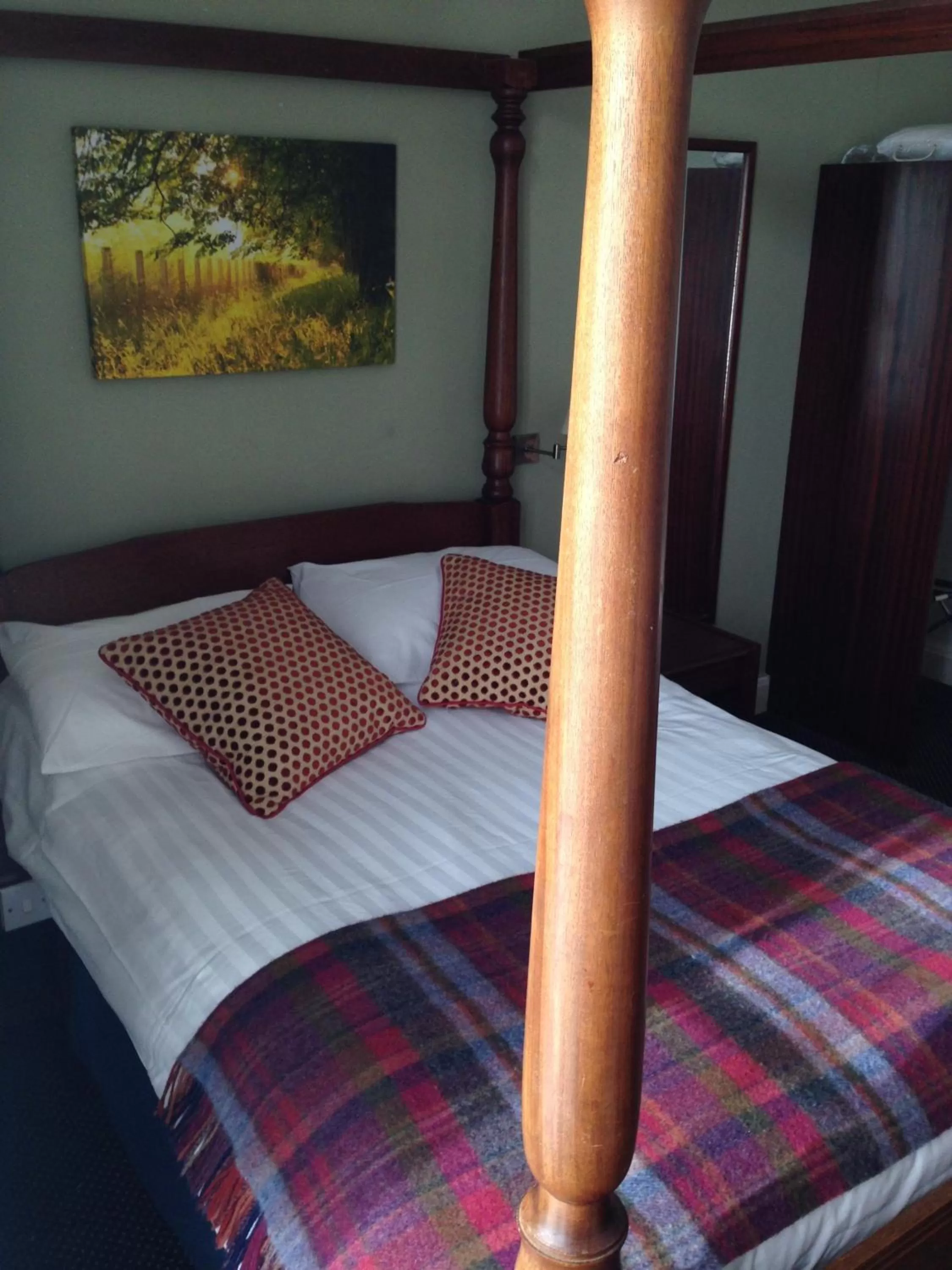 Bedroom, Bed in The Broadway Hotel