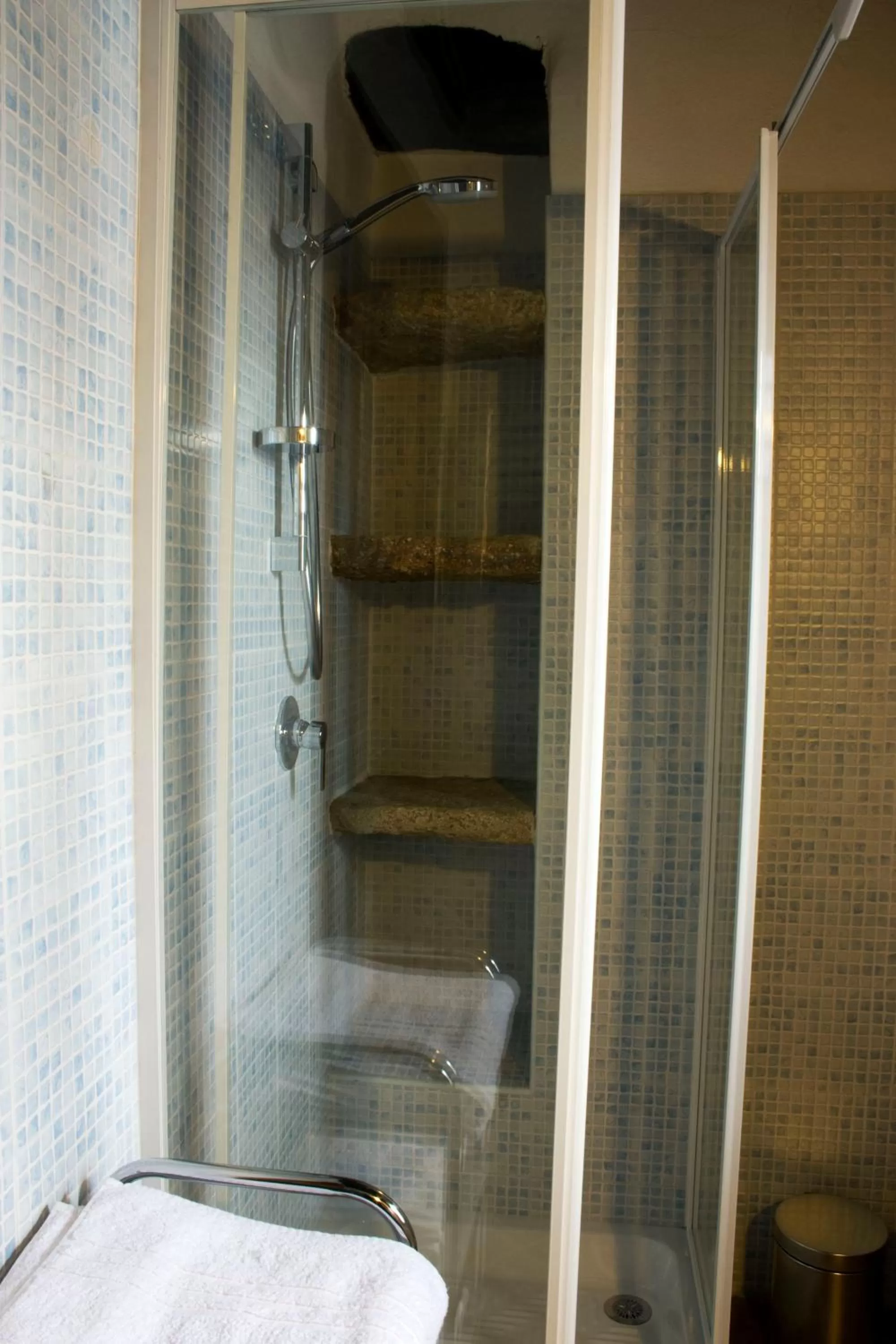 Shower in B&B Charme Sa Pardina