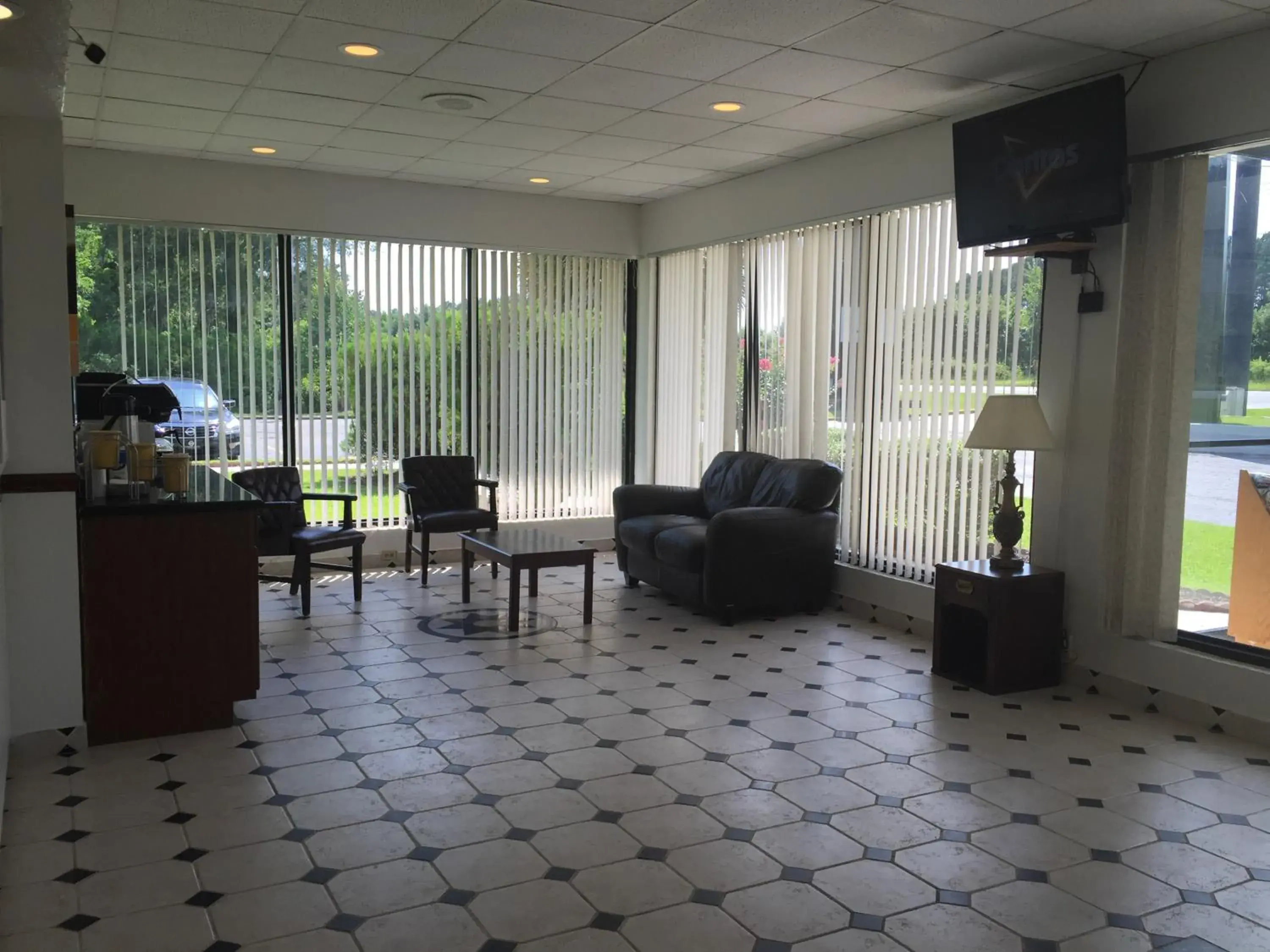 Lobby or reception, Lounge/Bar in Econo Lodge
