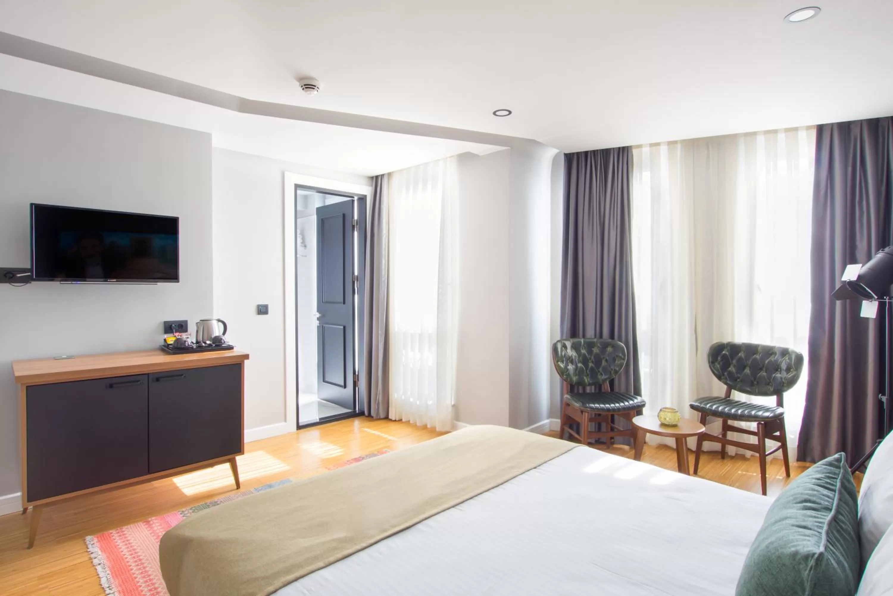 TV and multimedia, Bed in Hotel Poem