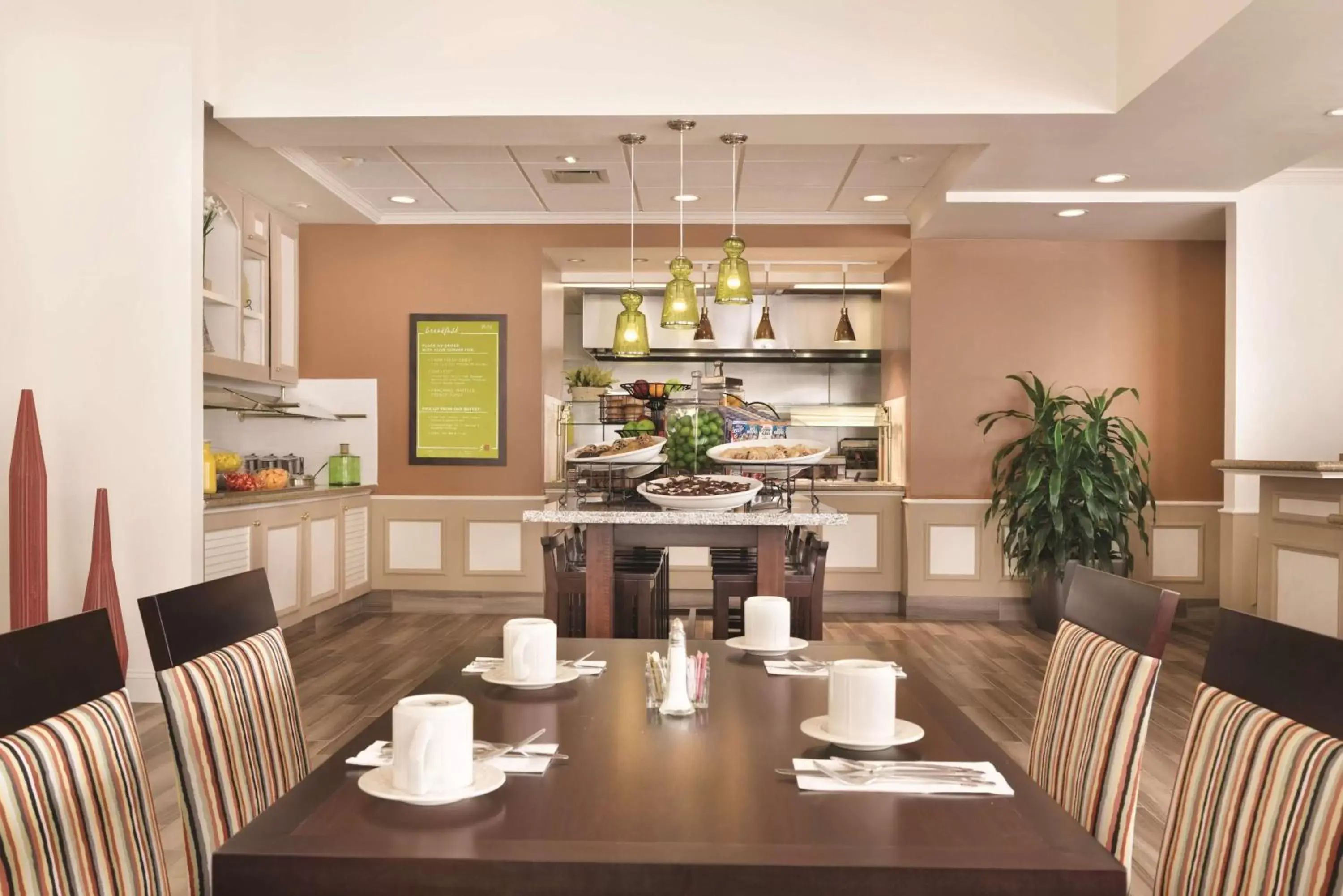 Restaurant/Places to Eat in Hilton Garden Inn Akron-Canton Airport