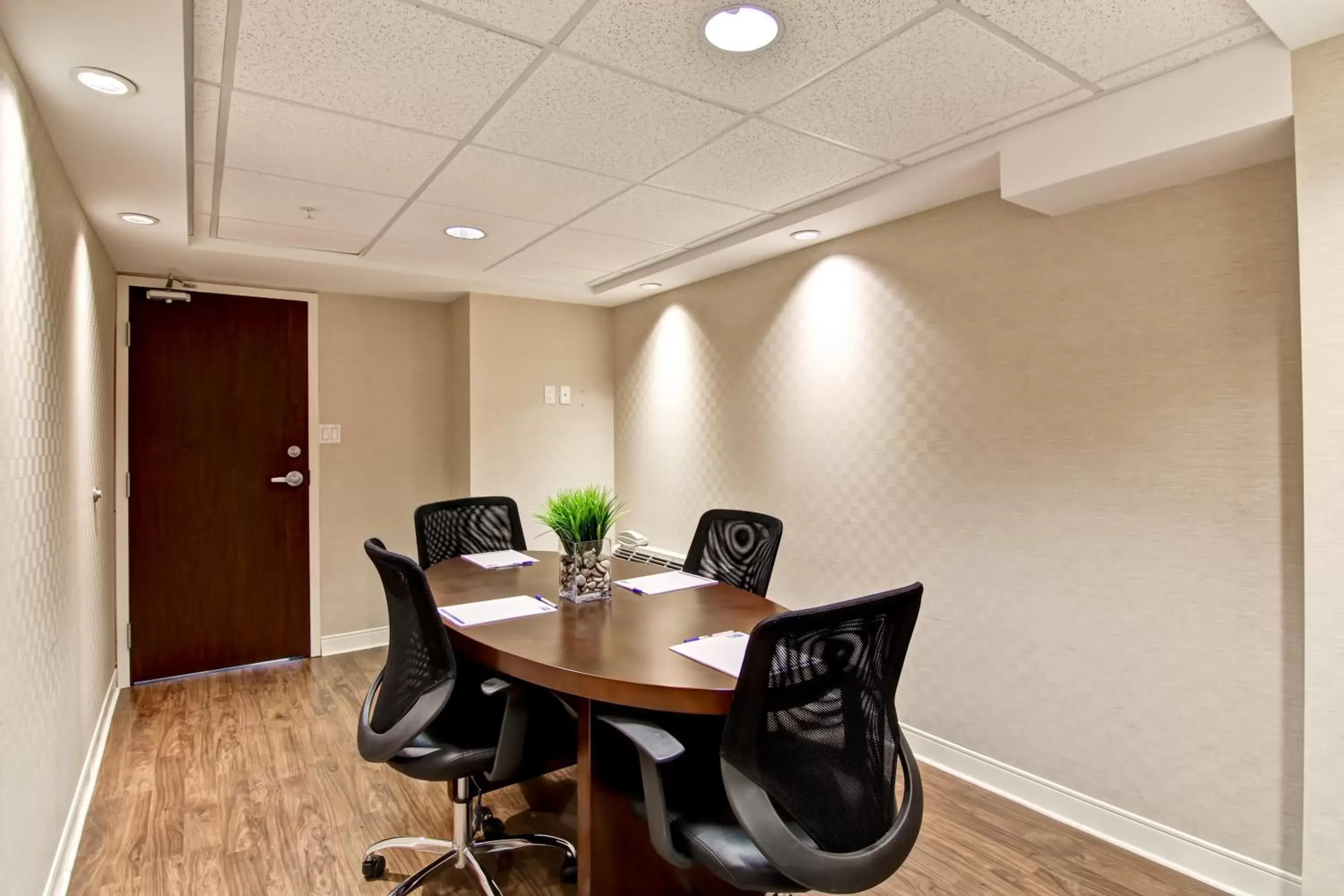Meeting/conference room in Holiday Inn Express Hotel & Suites Toronto - Markham, an IHG Hotel