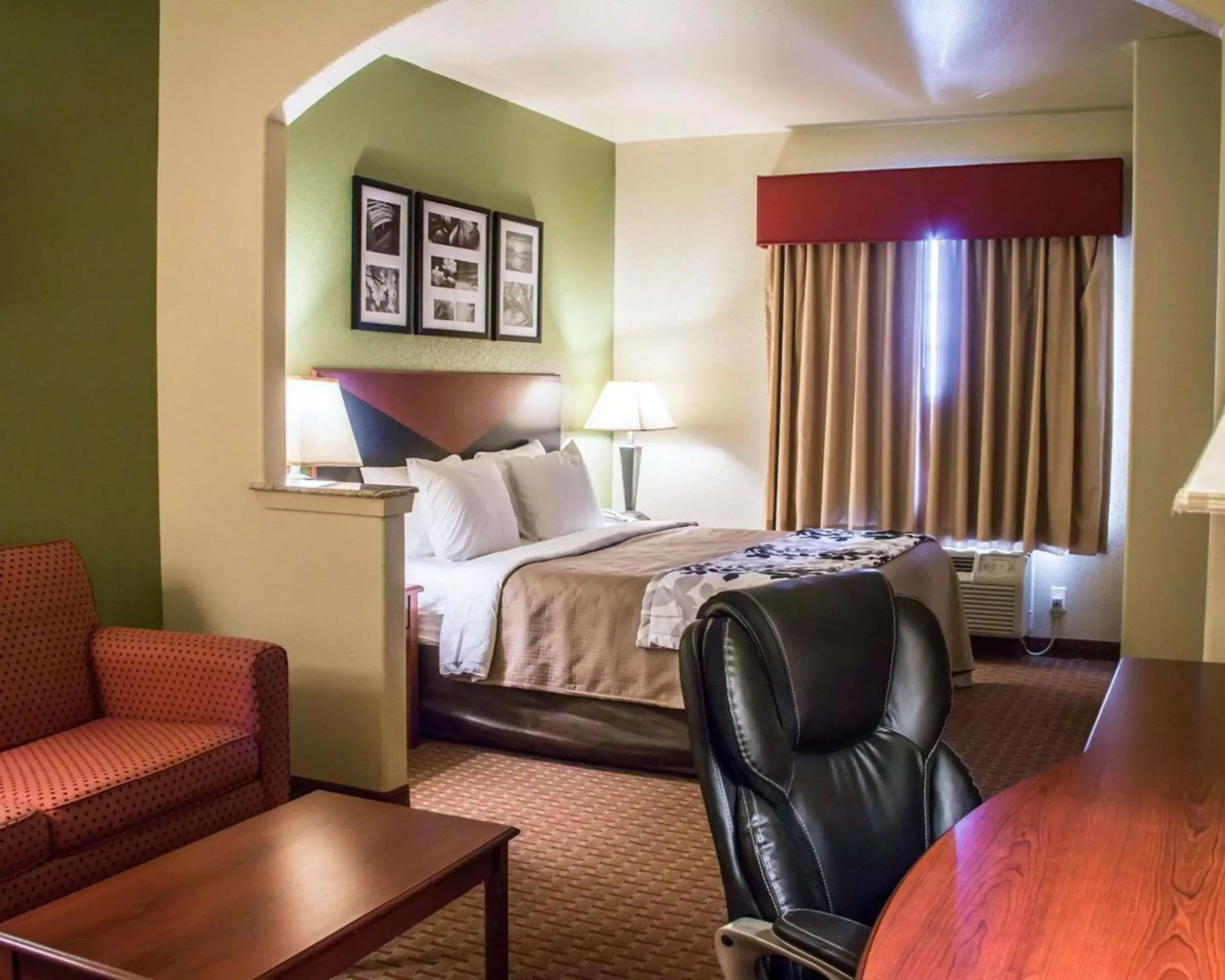 Photo of the whole room, Bed in Sleep Inn and Suites at Six Flags