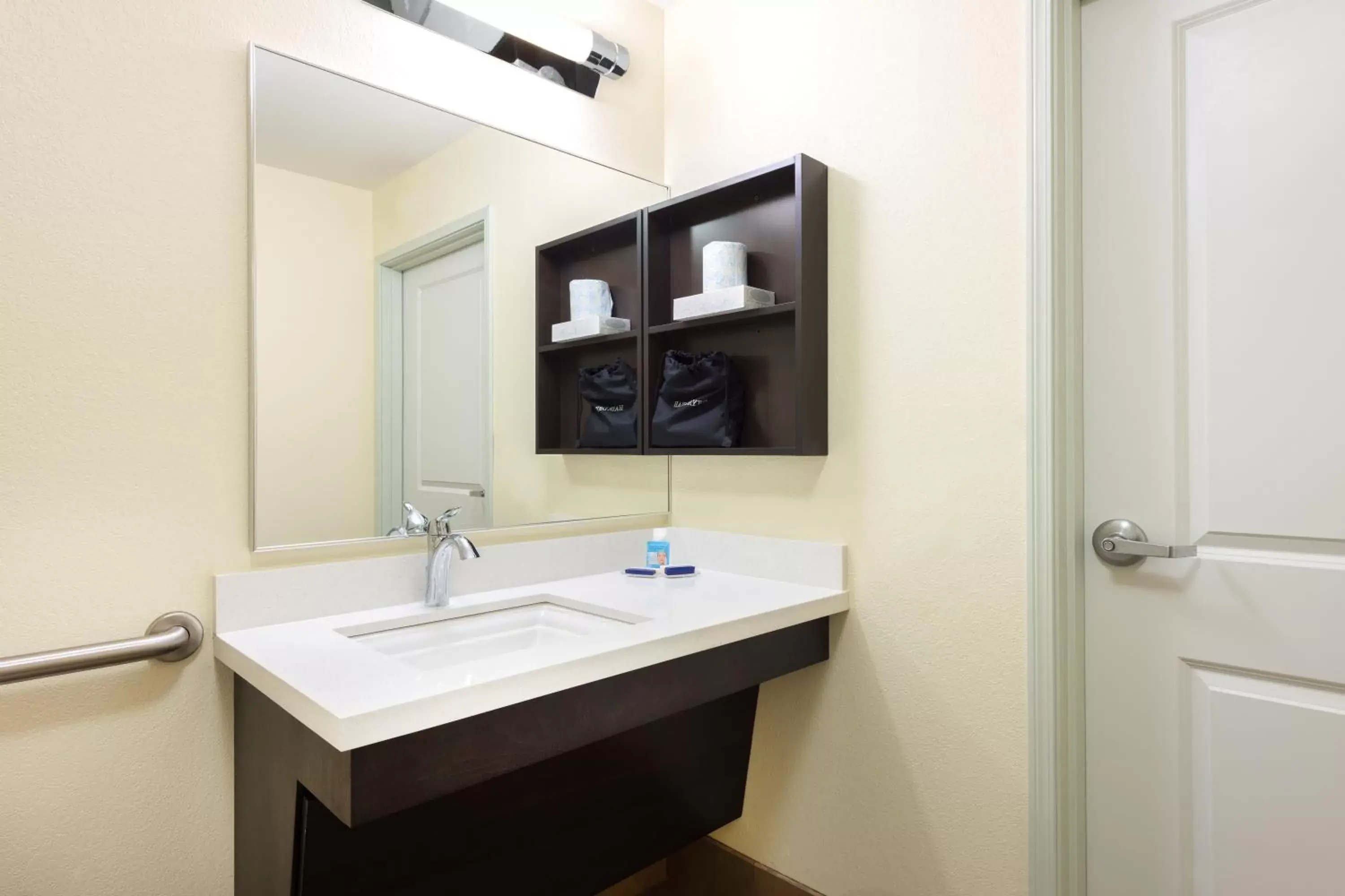 Photo of the whole room, Bathroom in Candlewood Suites Columbia Hwy 63 & I-70, an IHG Hotel
