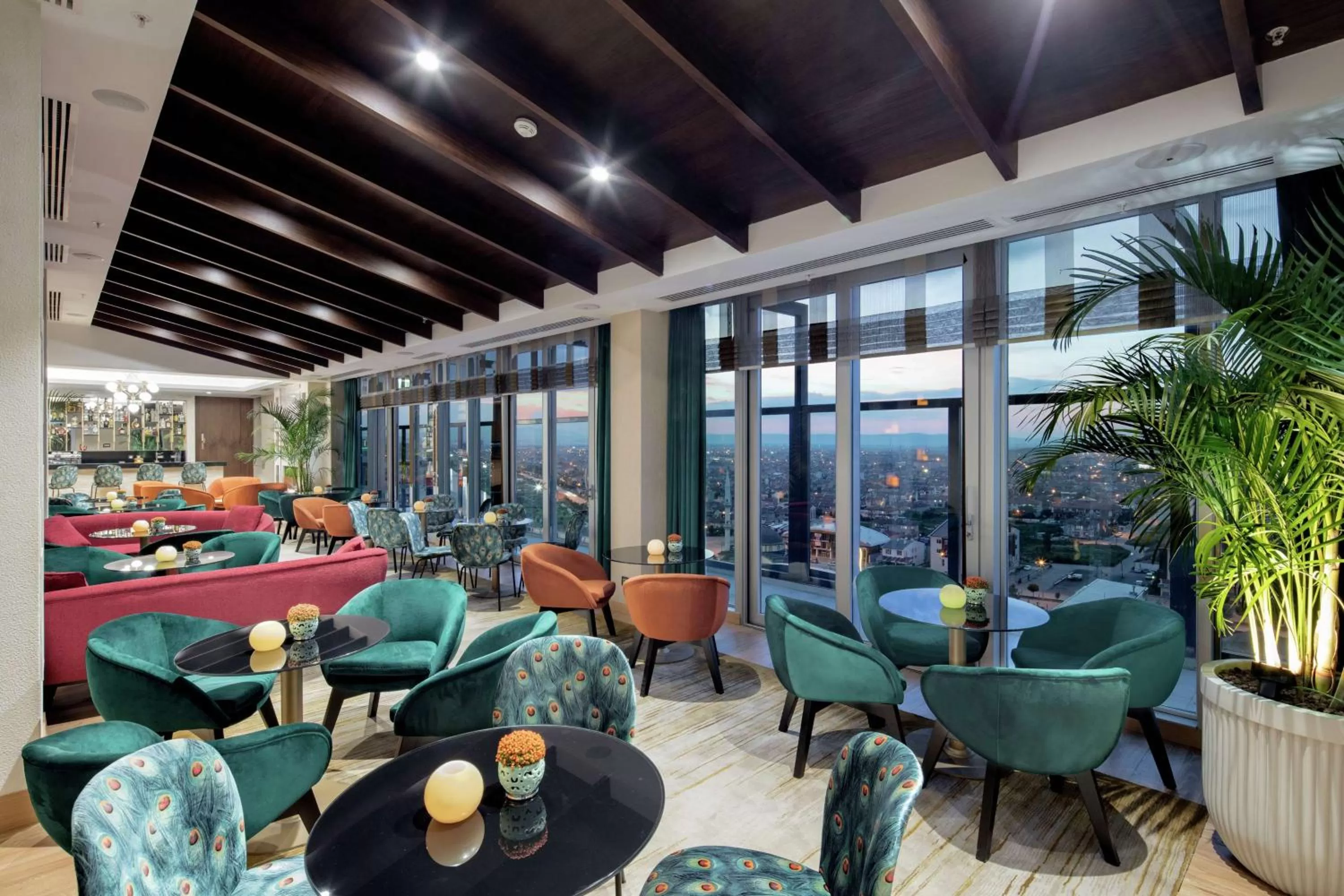 Lounge or bar in Doubletree By Hilton Afyonkarahisar