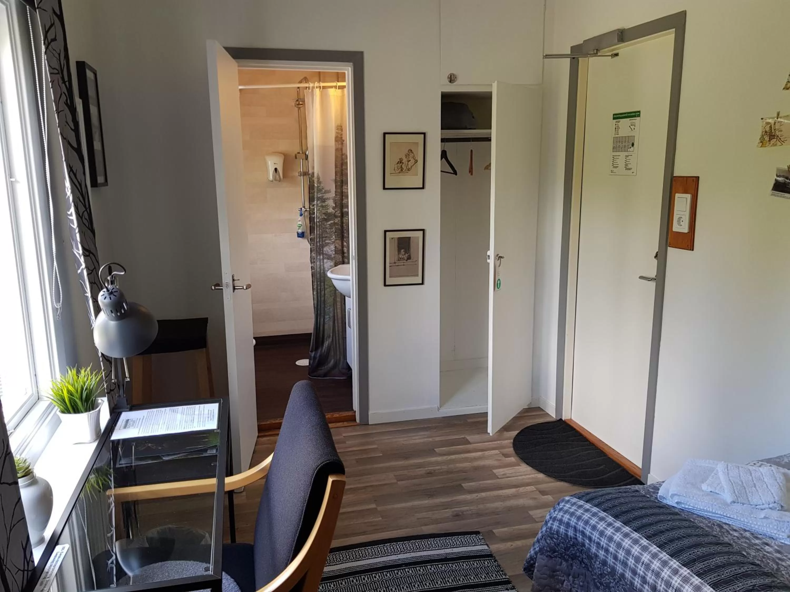 Photo of the whole room in Brukshotellet Skinnsberg