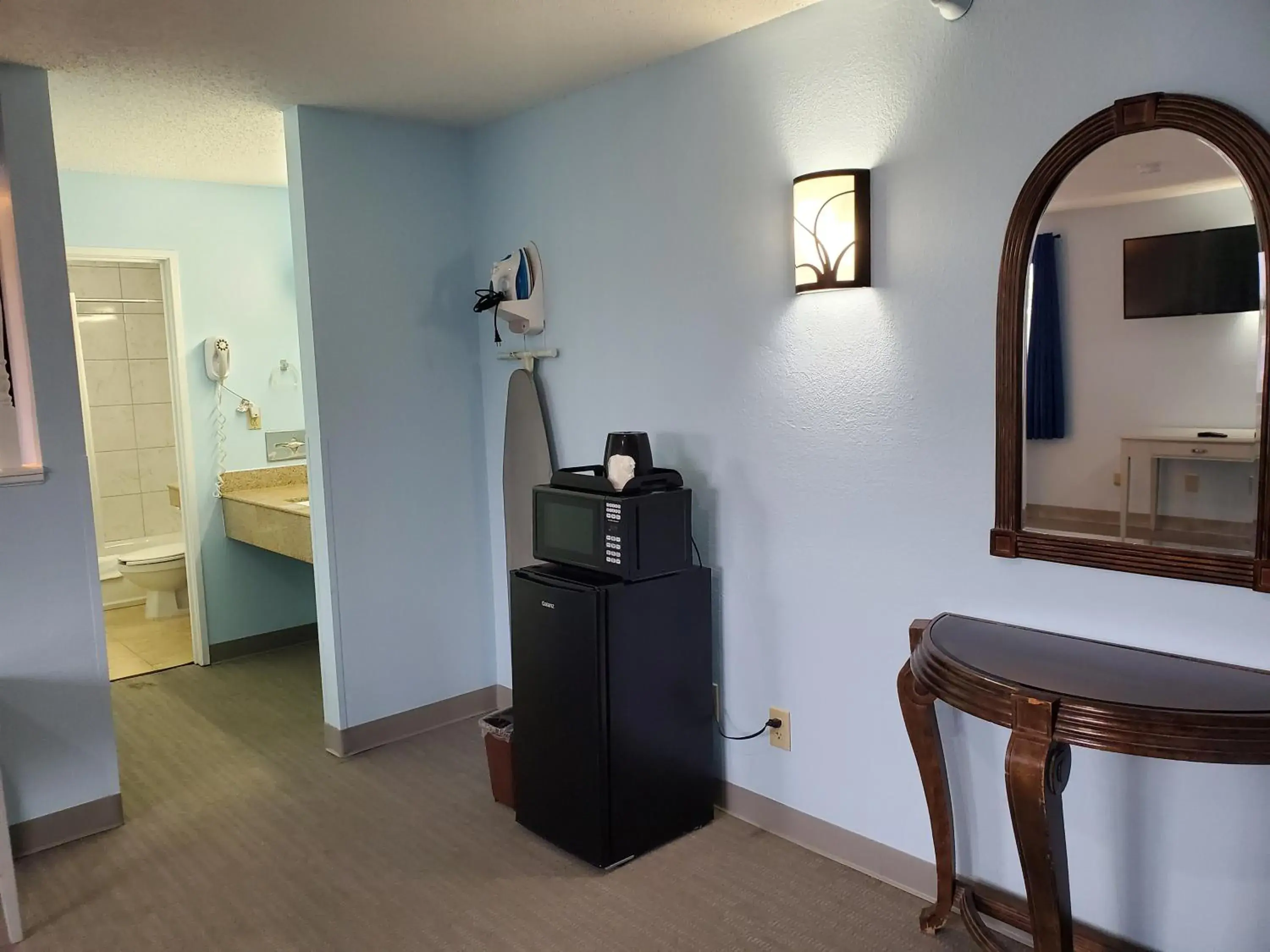 Bathroom, Kitchen/Kitchenette in Coastal Inn & Suites