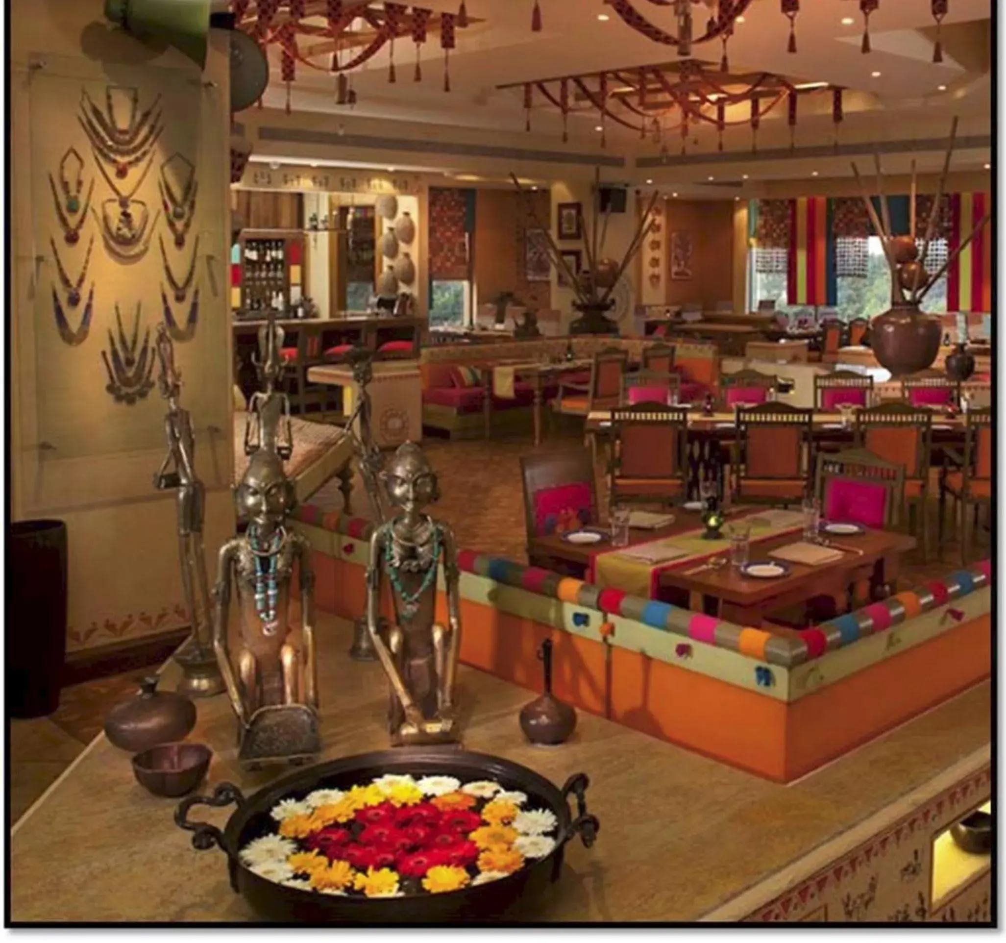 Restaurant/places to eat in Radisson Blu Hotel, Nagpur