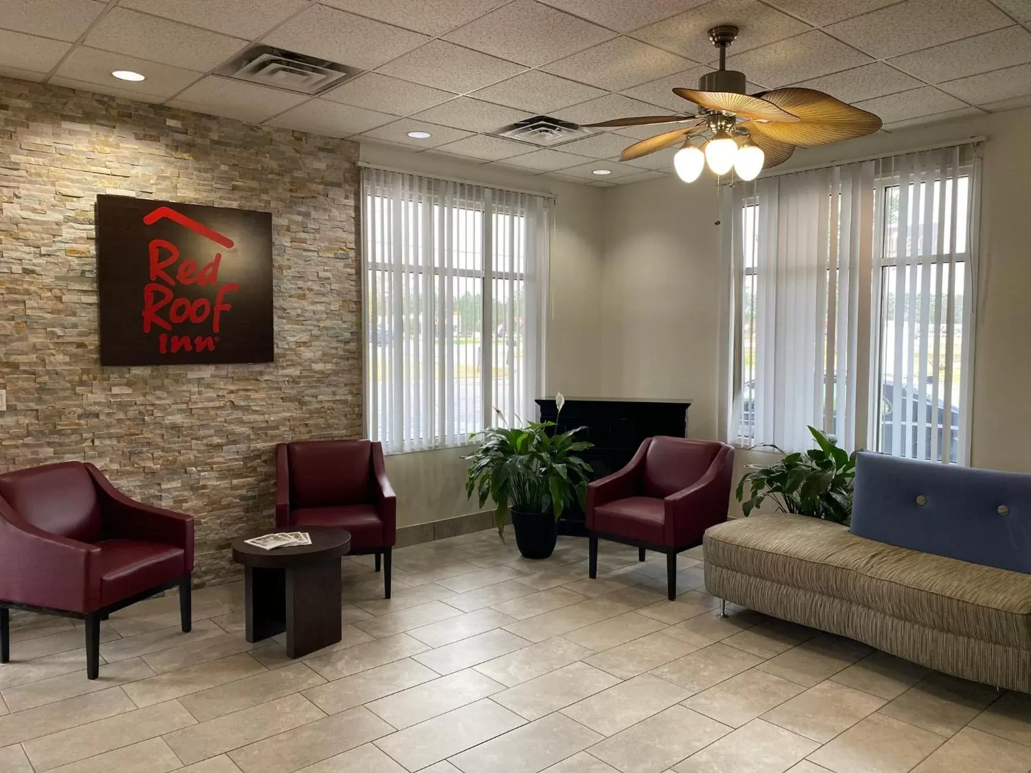 Lobby or reception, Seating Area in Red Roof Inn Savannah North I-95 - Port Wentworth