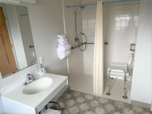 Bathroom in Myrtle Lane Inn
