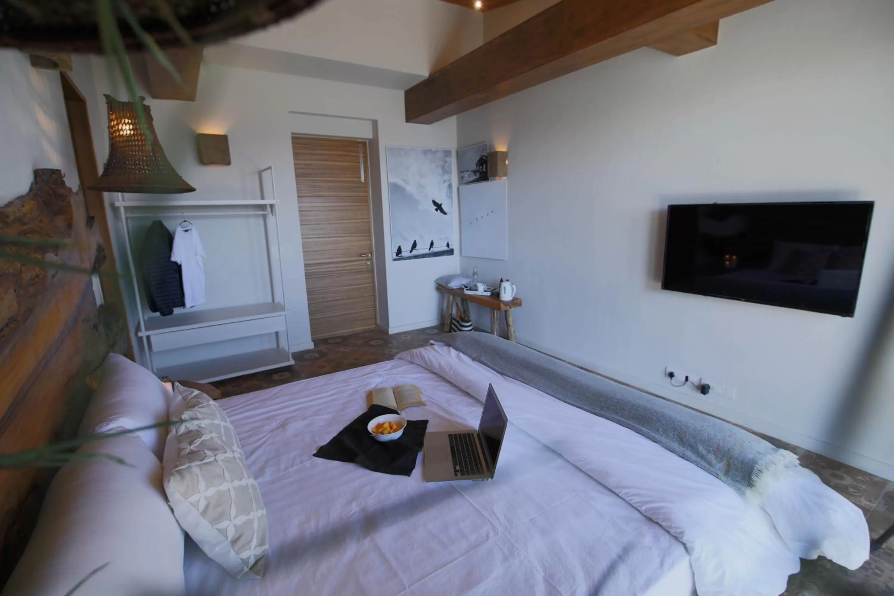 Photo of the whole room, Bed in Seclude Kasauli, Himachal Pradesh