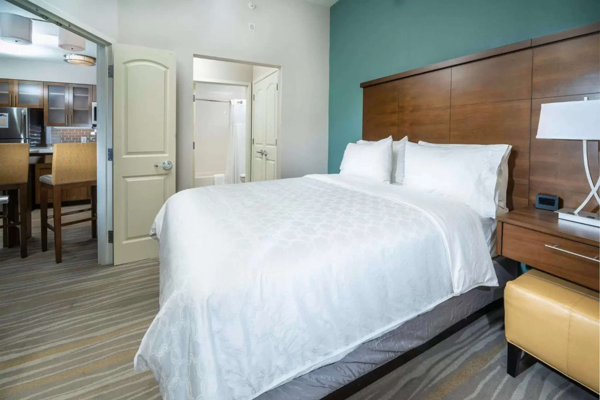 Photo of the whole room, Bed in Staybridge Suites - Summerville by IHG Photo of the whole room, Bed in Staybridge Suites - Summerville by IHG