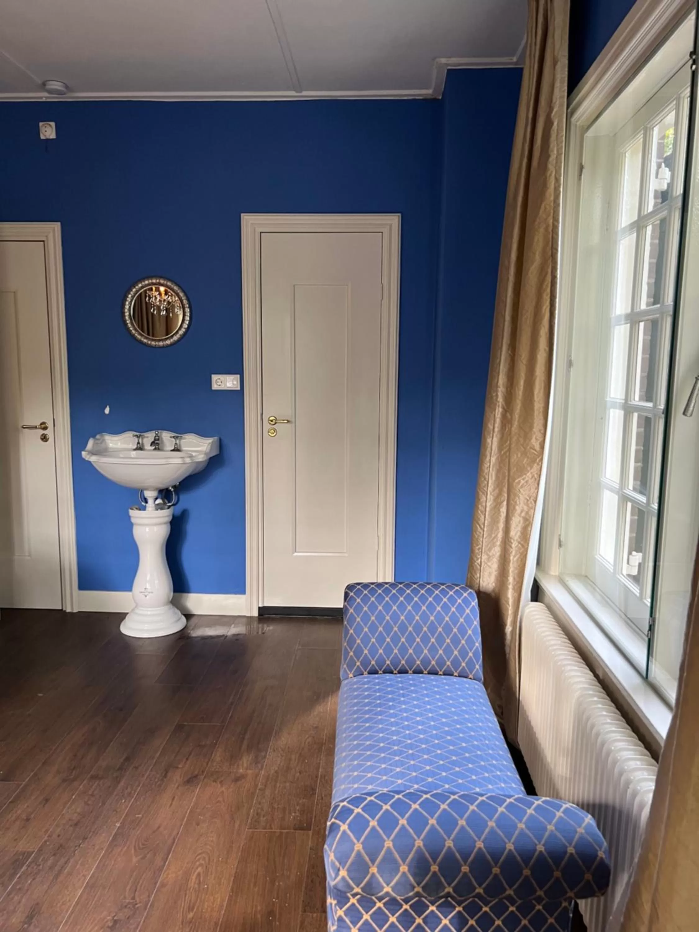 Seating Area in Cuatre Brass Stay