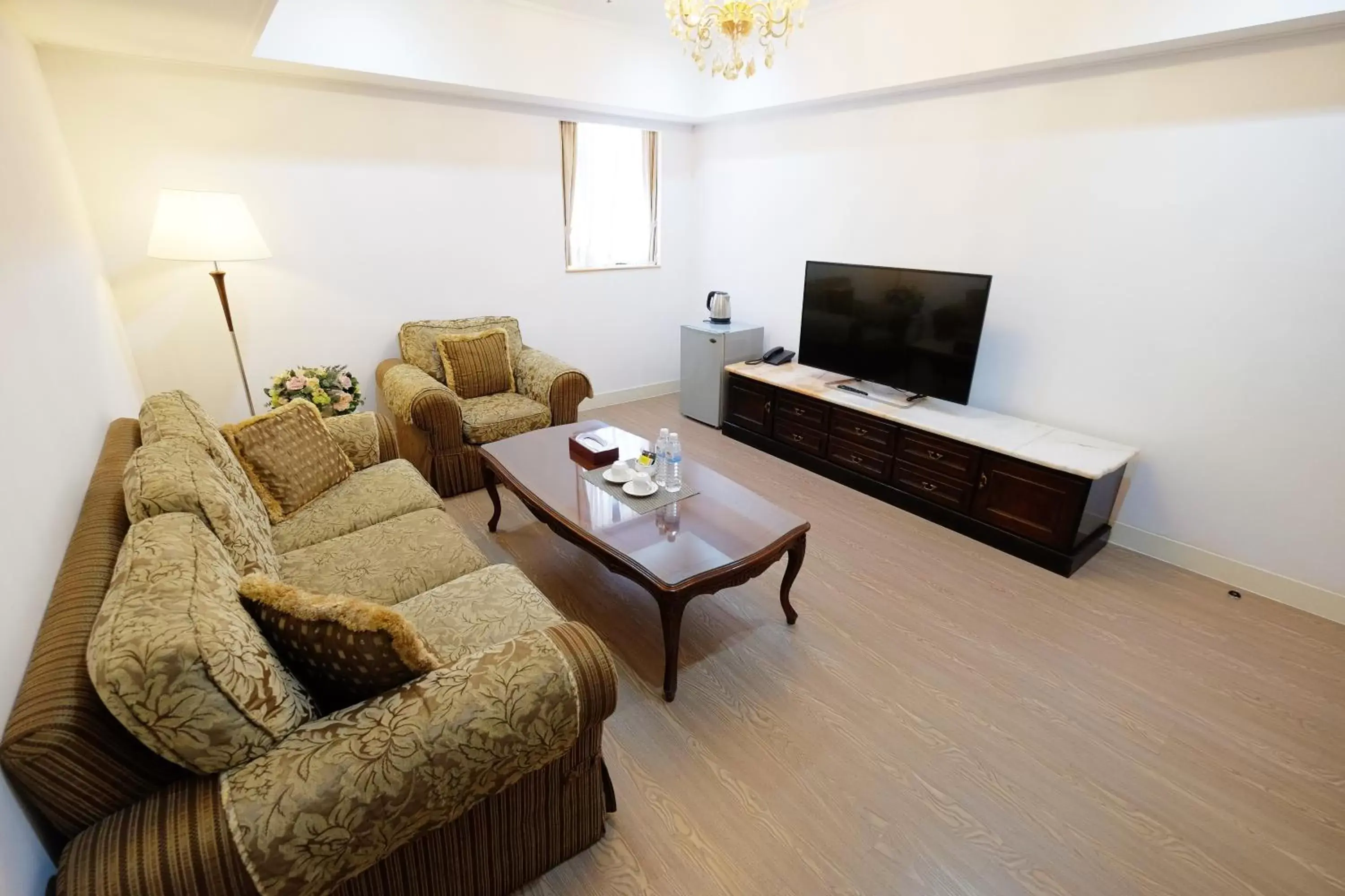 Living room, Seating Area in Dynasty Hotel