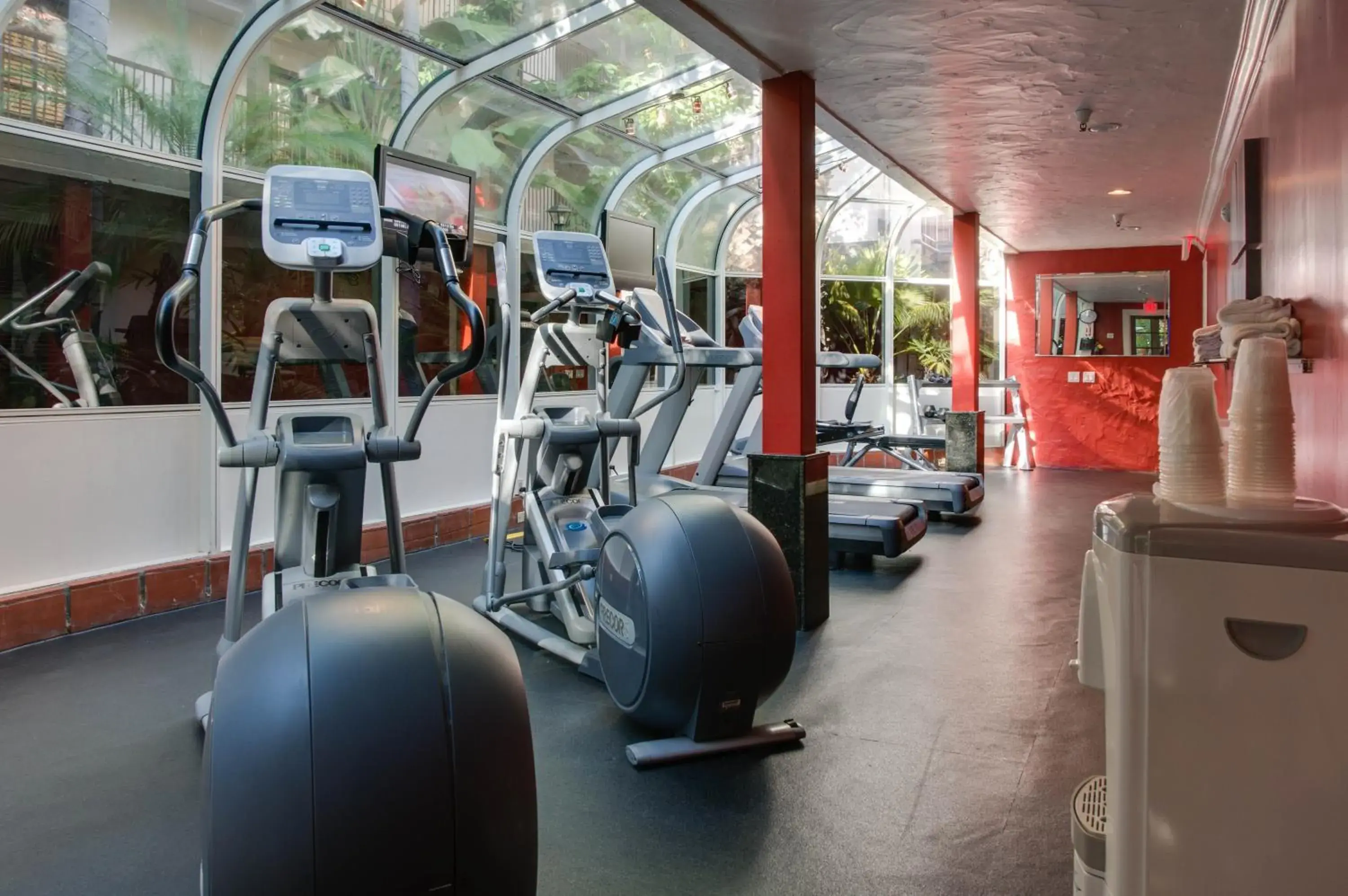 Fitness centre/facilities, Fitness Center/Facilities in Buena Park Grand Hotel & Suites