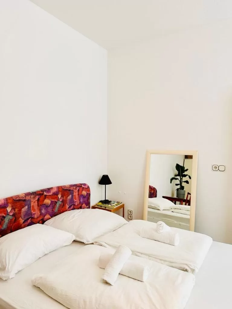 Bed in Saale, Marktplatz Zentrum, Apartmenthaus am Dom von Plant Room