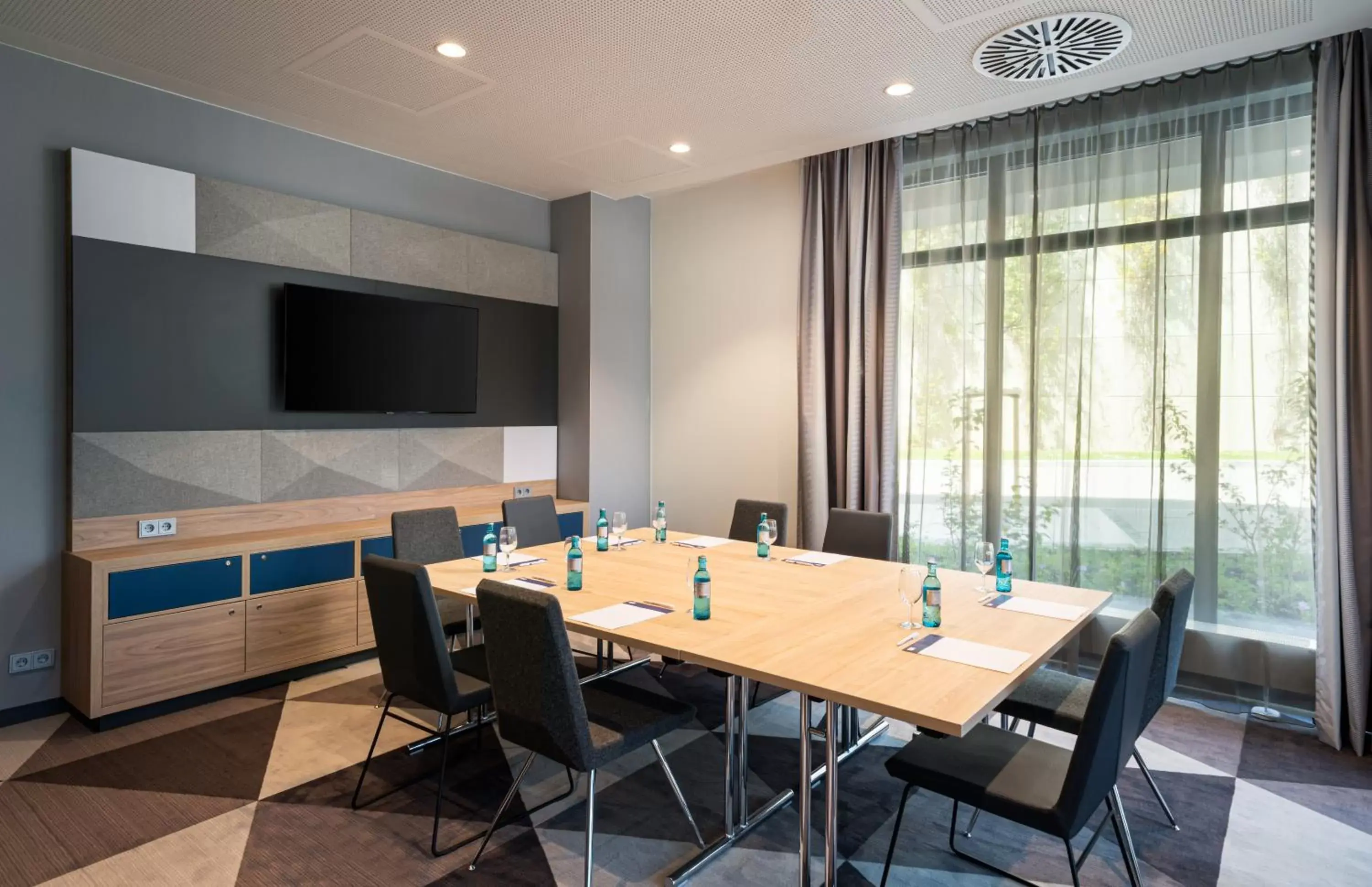 Meeting/conference room in Holiday Inn Express - Rosenheim, an IHG Hotel