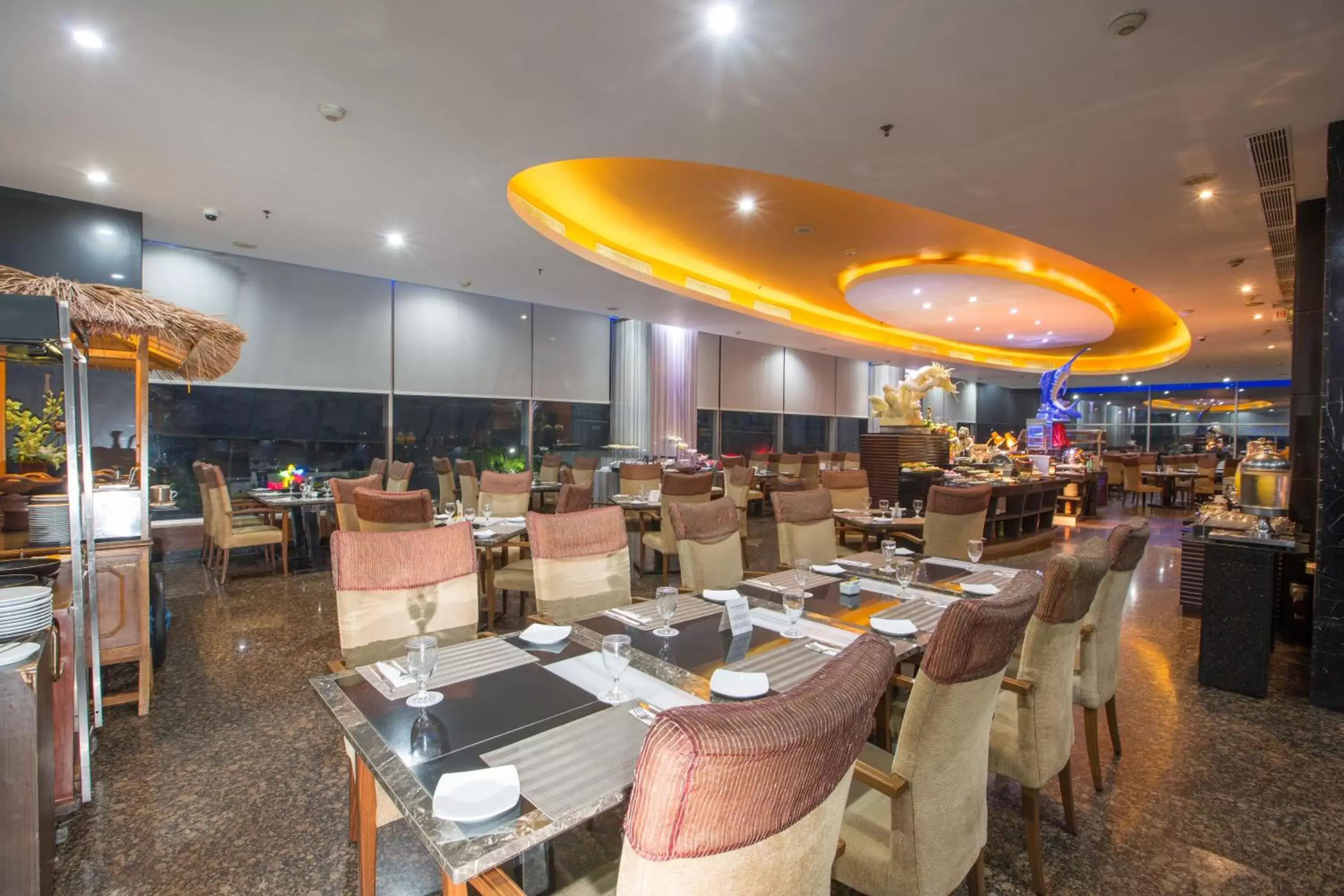 Breakfast, Restaurant/Places to Eat in Manhattan Hotel Jakarta