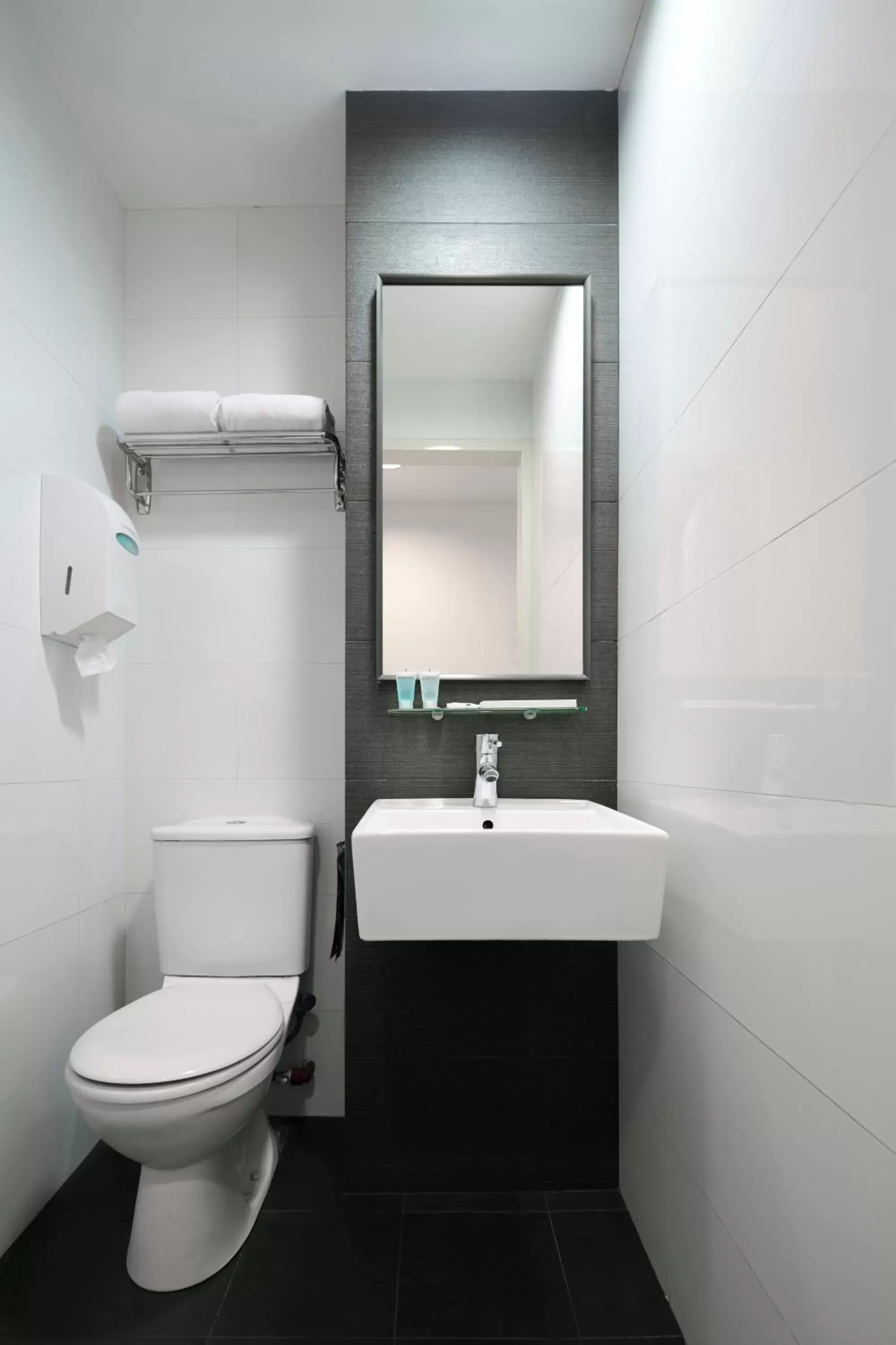 Shower, Bathroom in Value Hotel Balestier