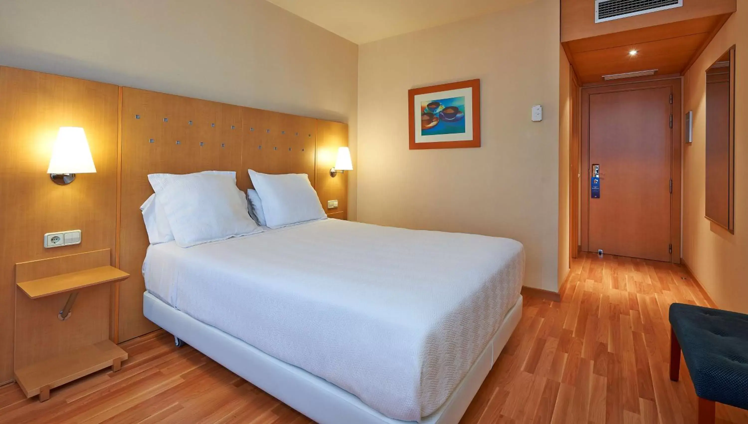 Photo of the whole room, Bed in Sercotel Porta Barcelona