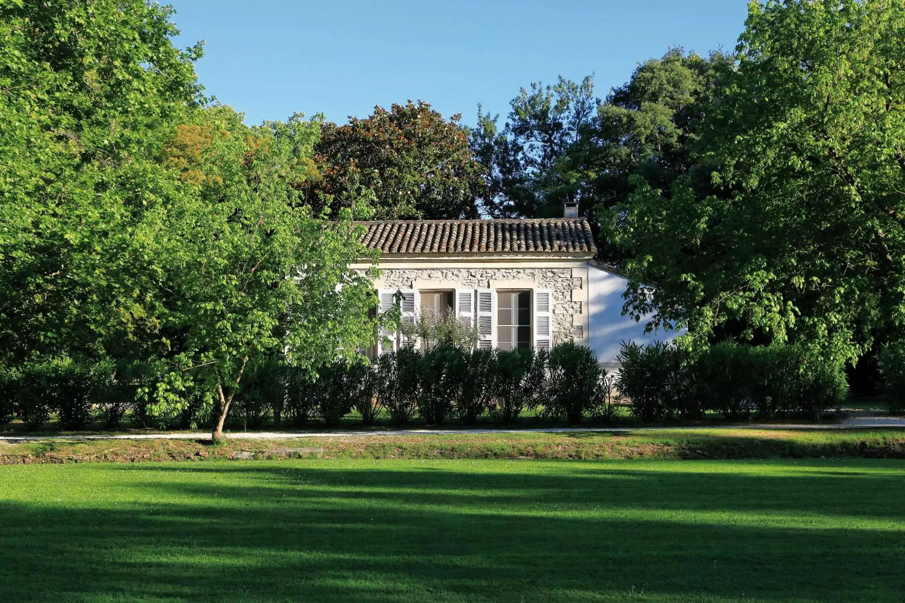 Property Building in Hotel Château Des Alpilles