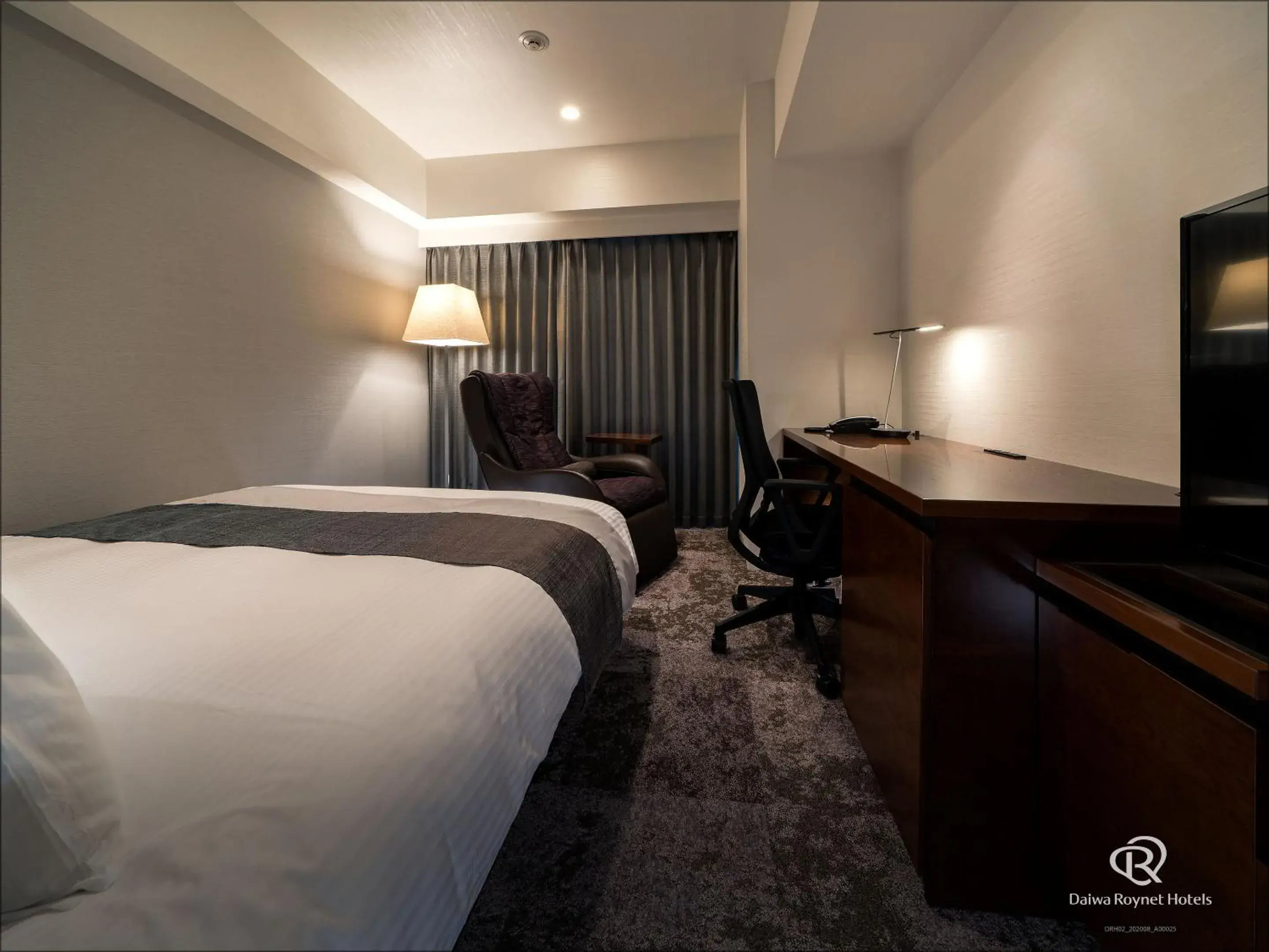 Deluxe Double Room - single occupancy - Non-Smoking (Simmons Bed 66 in wide) in Daiwa Roynet Hotel Nishi-Shinjuku PREMIER