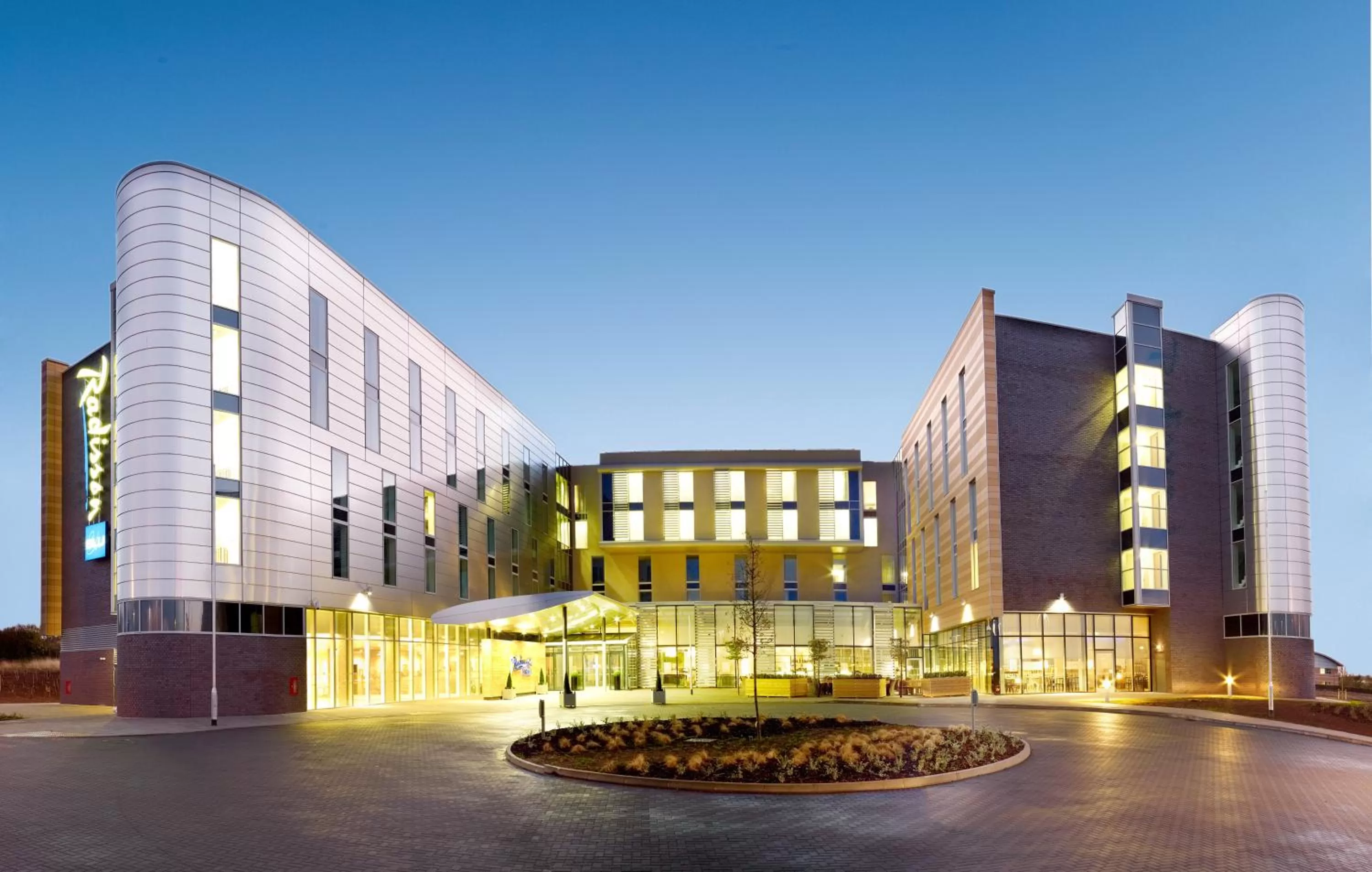 Facade/entrance in Radisson Blu Hotel East Midlands Airport