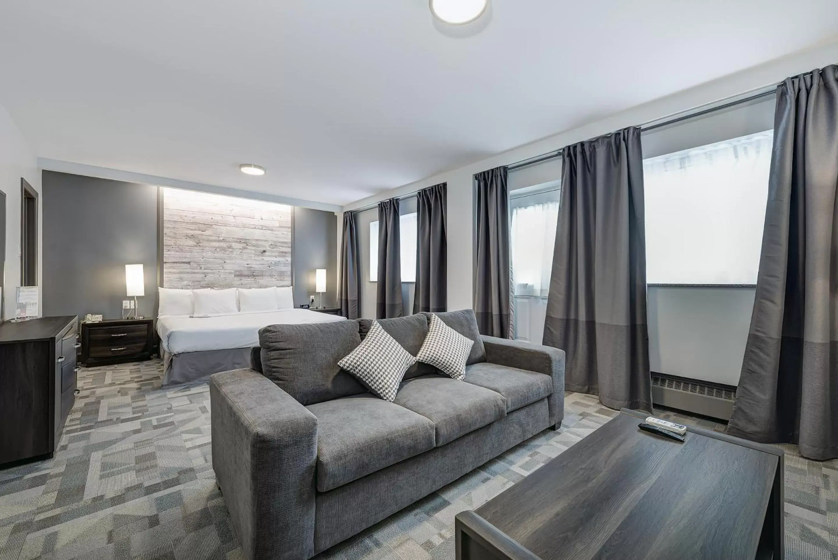 Bedroom, Seating Area in Terrasse Royale Hotel