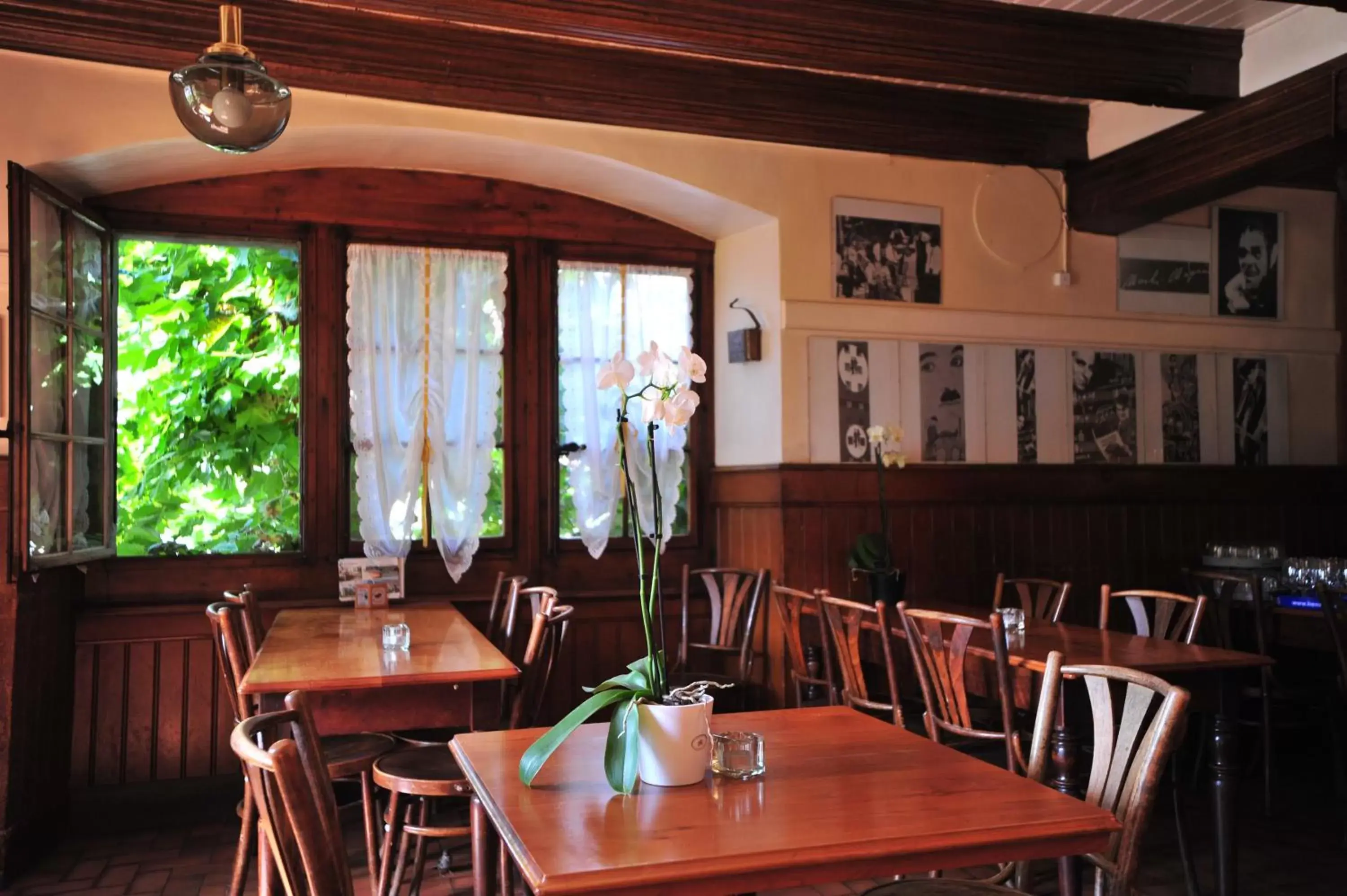 Restaurant/Places to Eat in Hotel de la Place