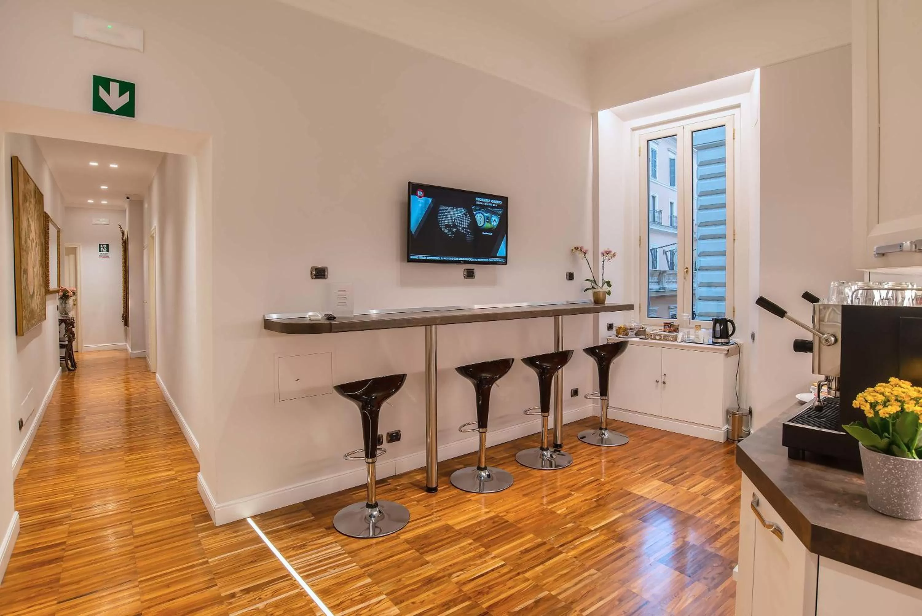 TV and multimedia in I TRE MOSCHETTIERI - D'ARTAGNAN Luxury Guest House