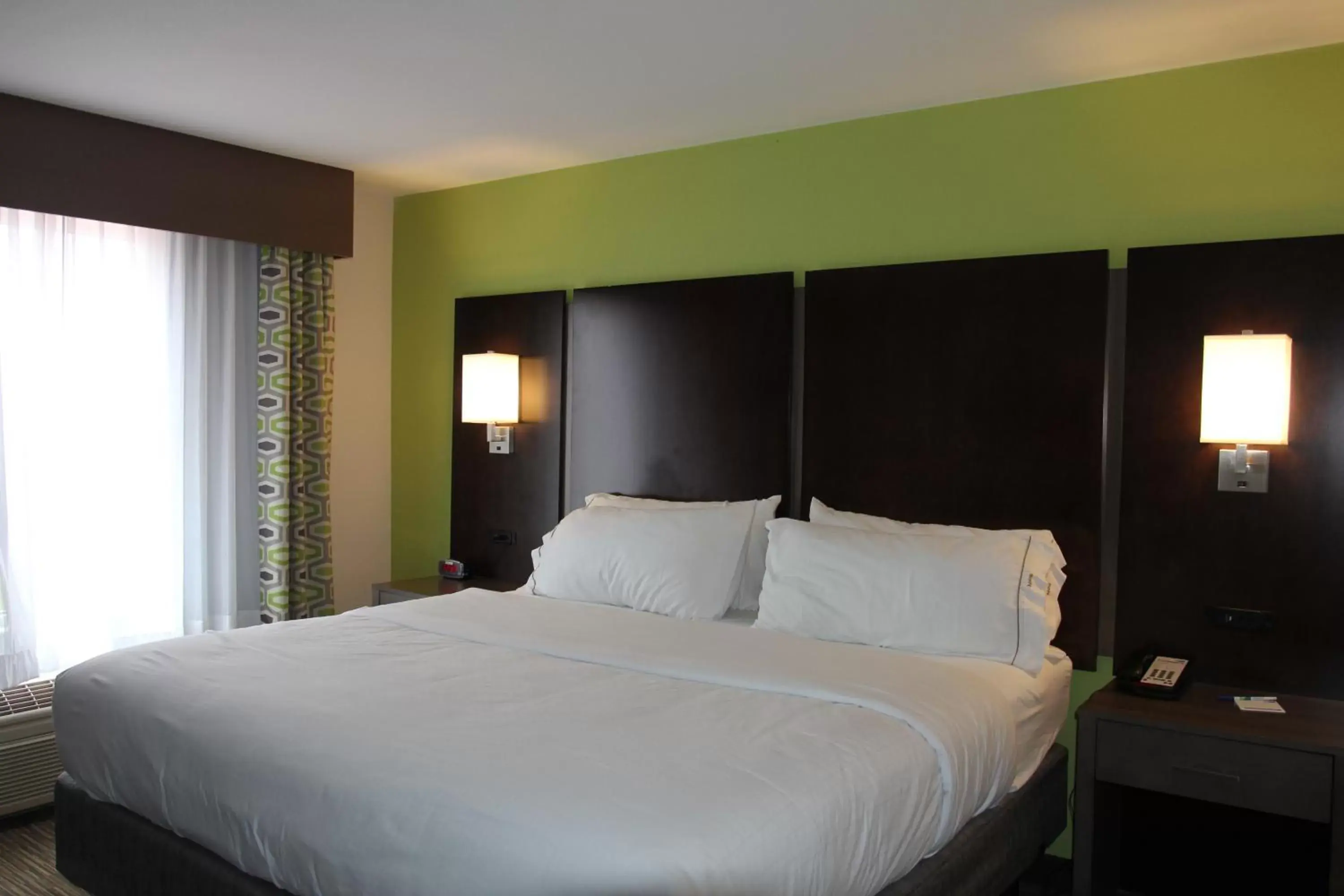 Bedroom, Bed in Holiday Inn Express & Suites Sweetwater by IHG Bedroom, Bed in Holiday Inn Express & Suites Sweetwater by IHG