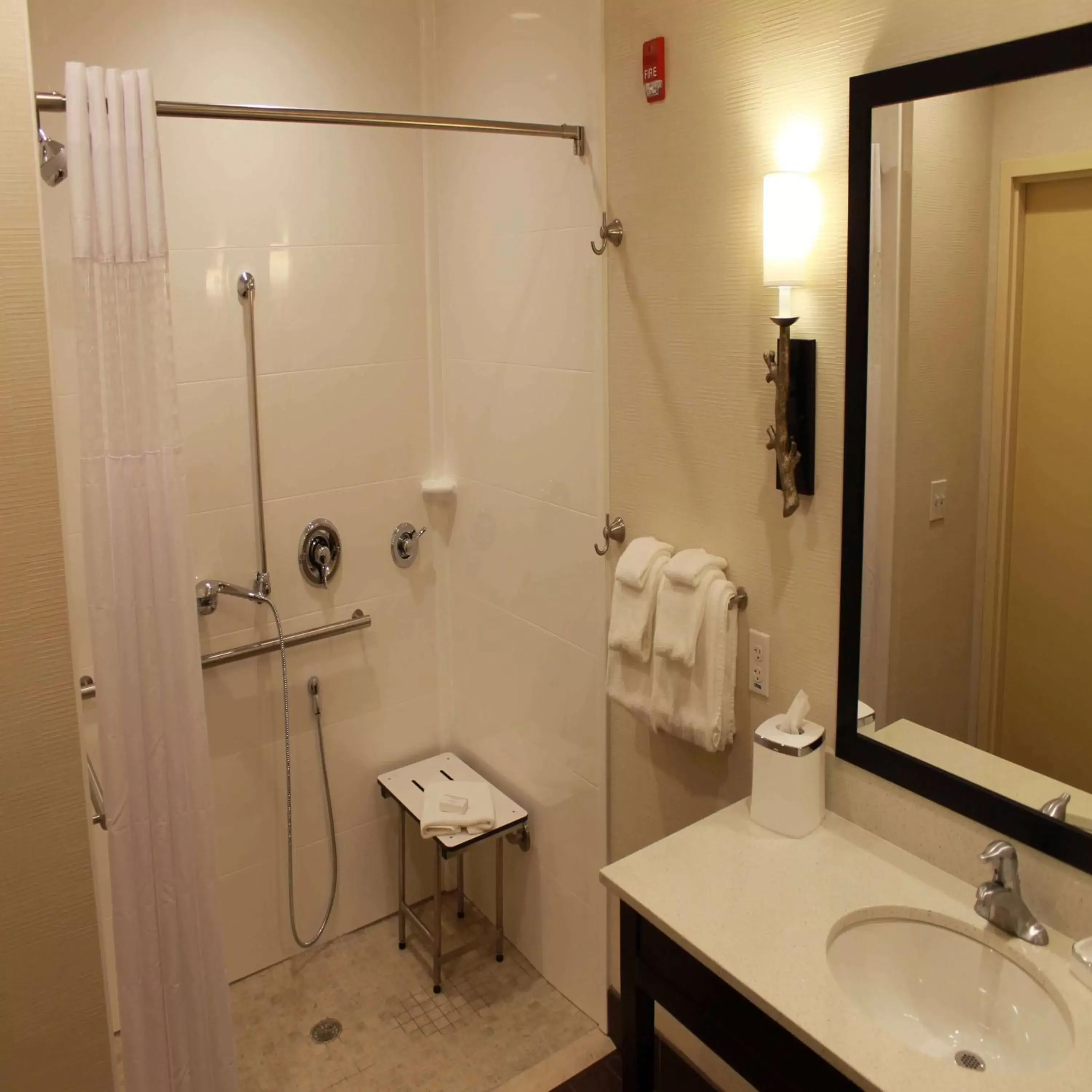 Bathroom in Hampton Inn & Suites Stroudsburg Bartonsville Poconos