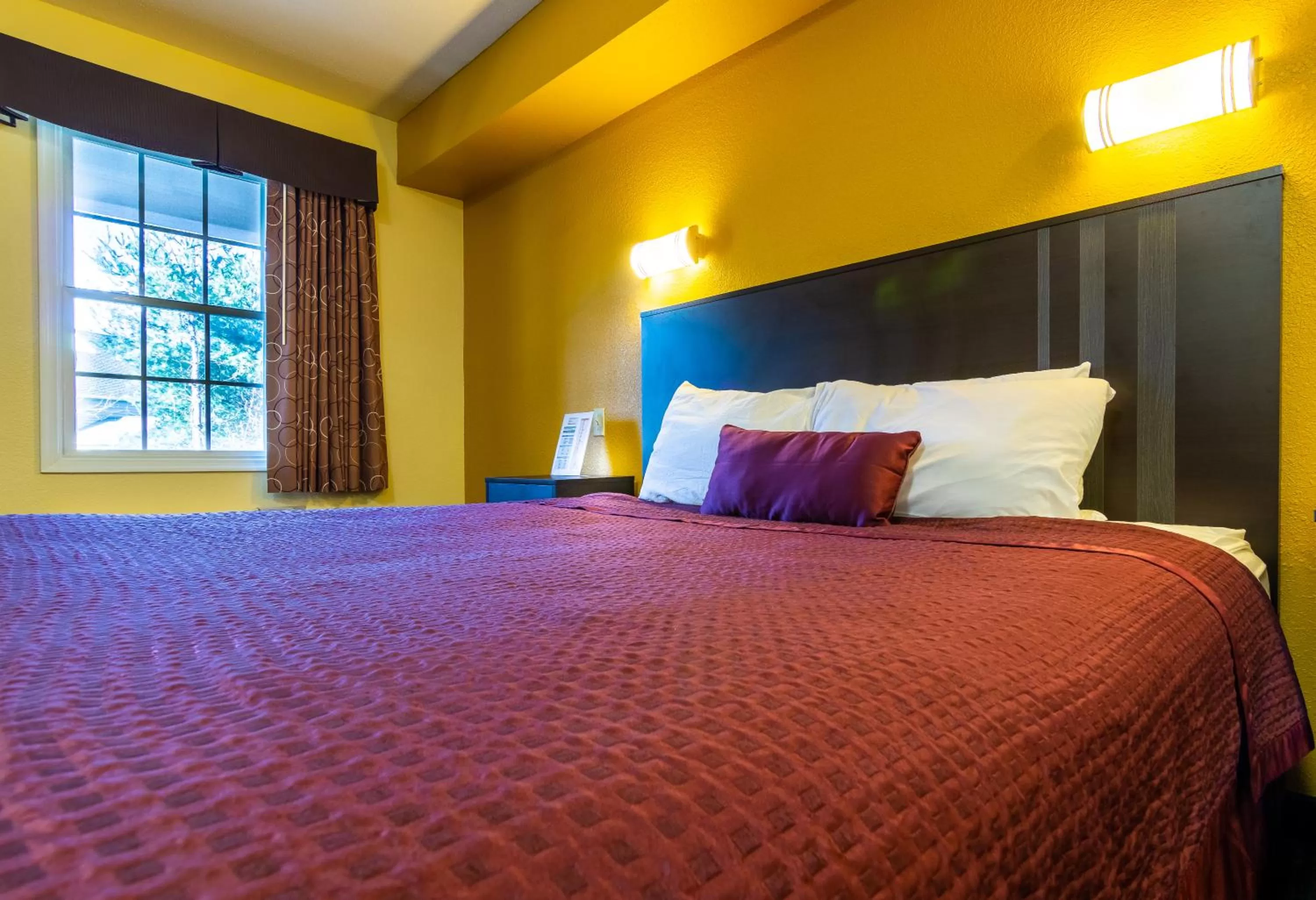 Photo of the whole room, Bed in Executive Inn & Suites Upper Marlboro