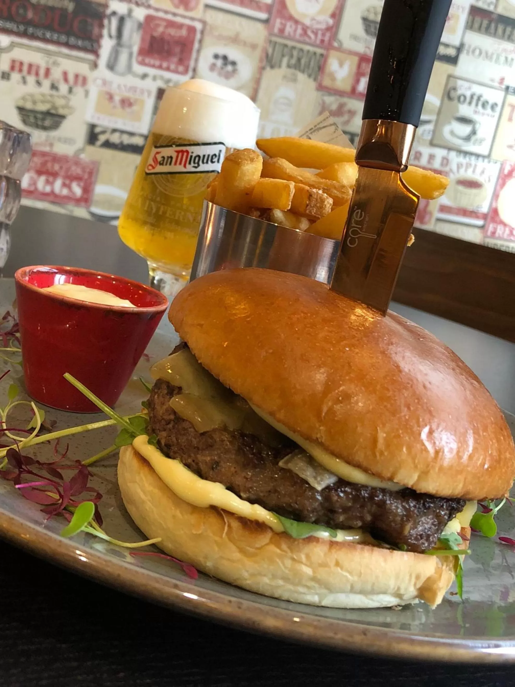 Restaurant/places to eat in Smiths Hotel