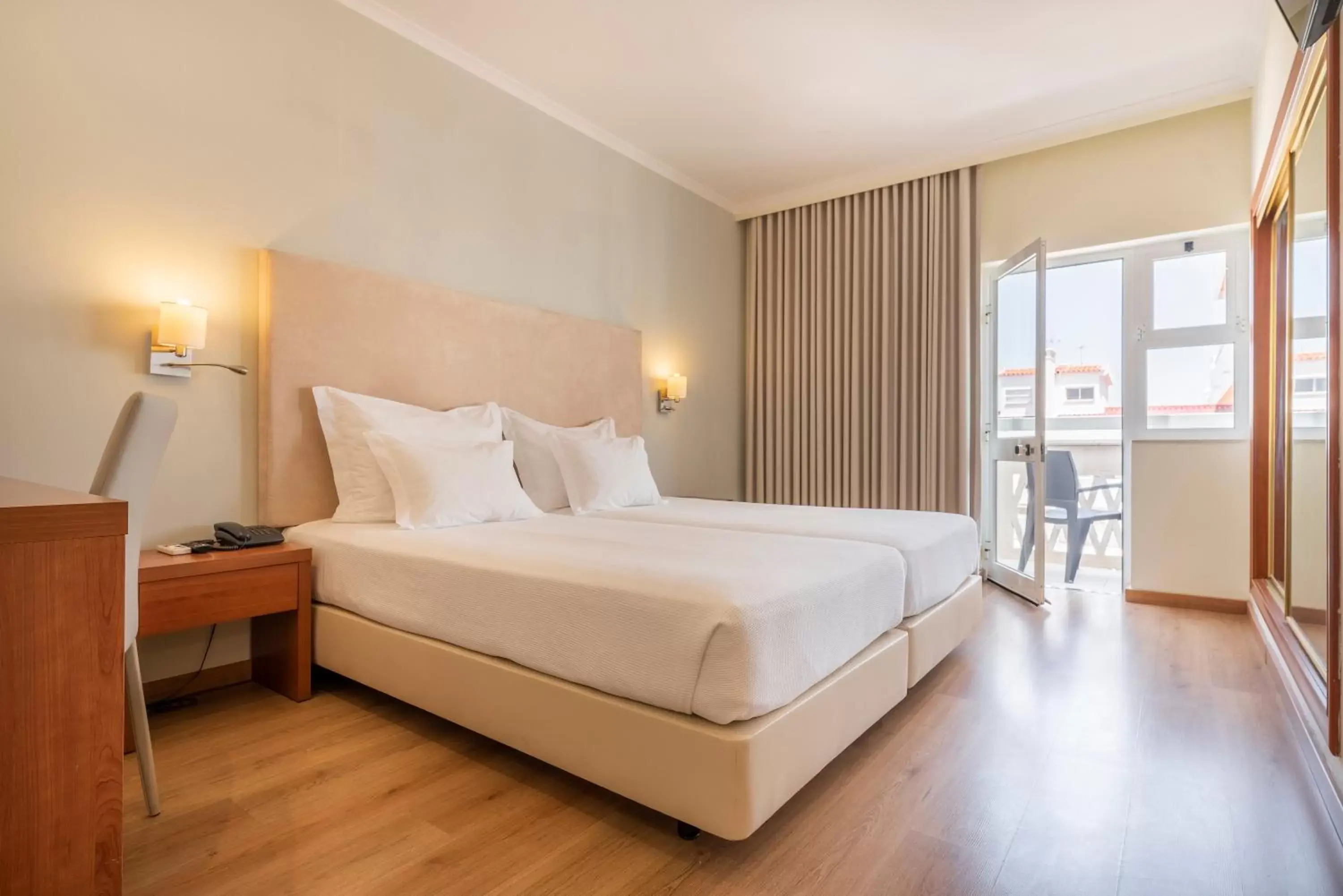 Comfort Double or Twin Room with Balcony in Hotel Baía De Monte Gordo