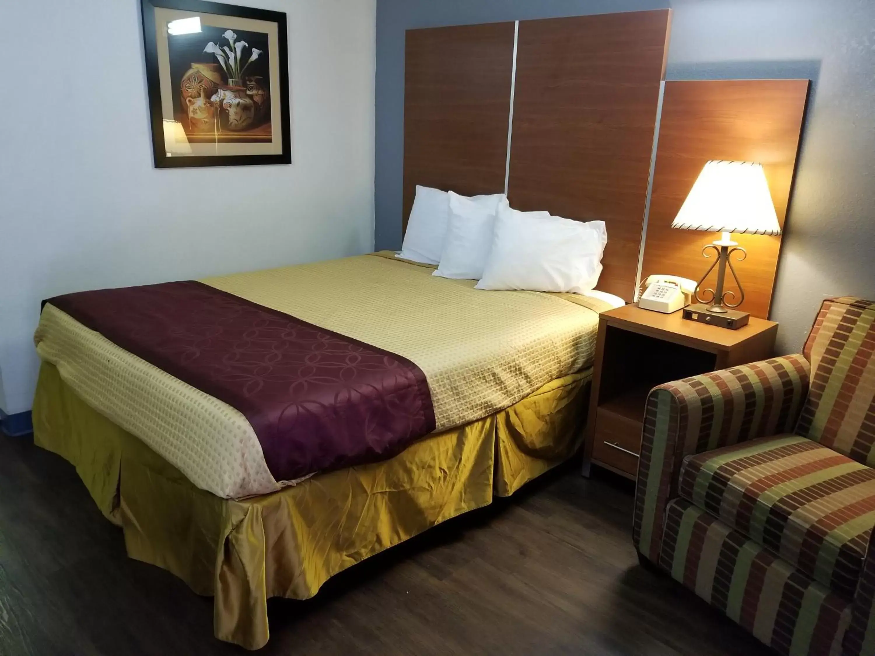 Bed in Travelodge by Wyndham Albuquerque West