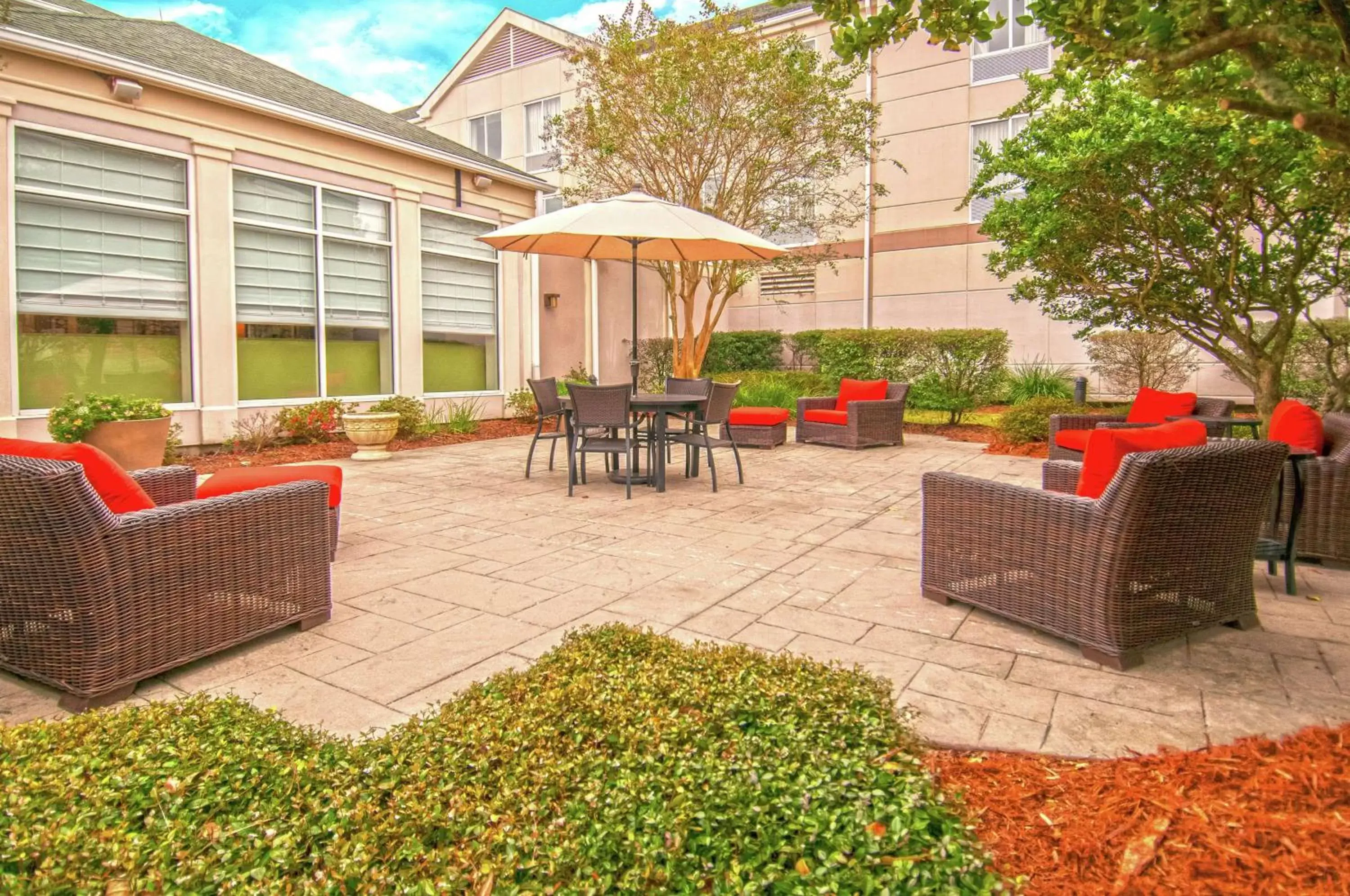 Property building in Hilton Garden Inn New Orleans Airport