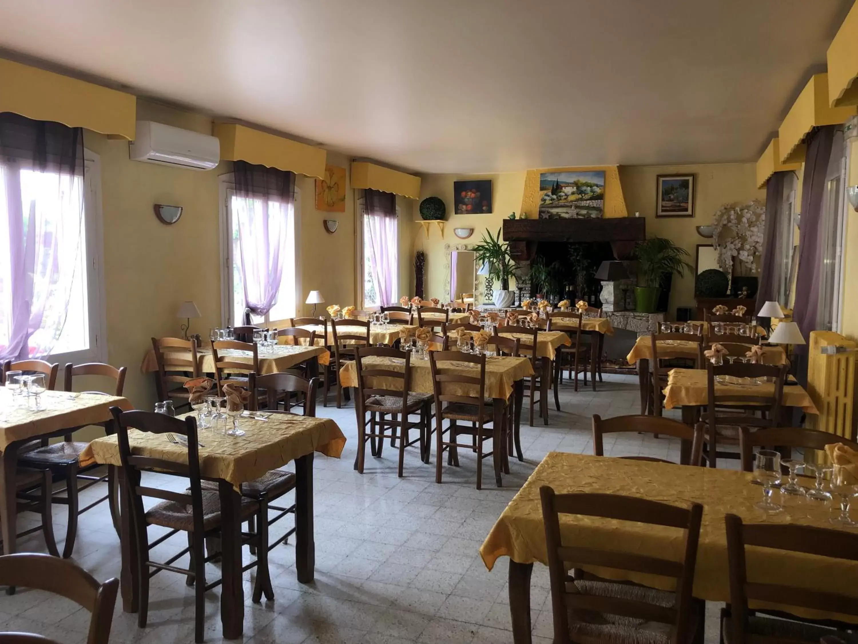 Restaurant/Places to Eat in Le Provençal