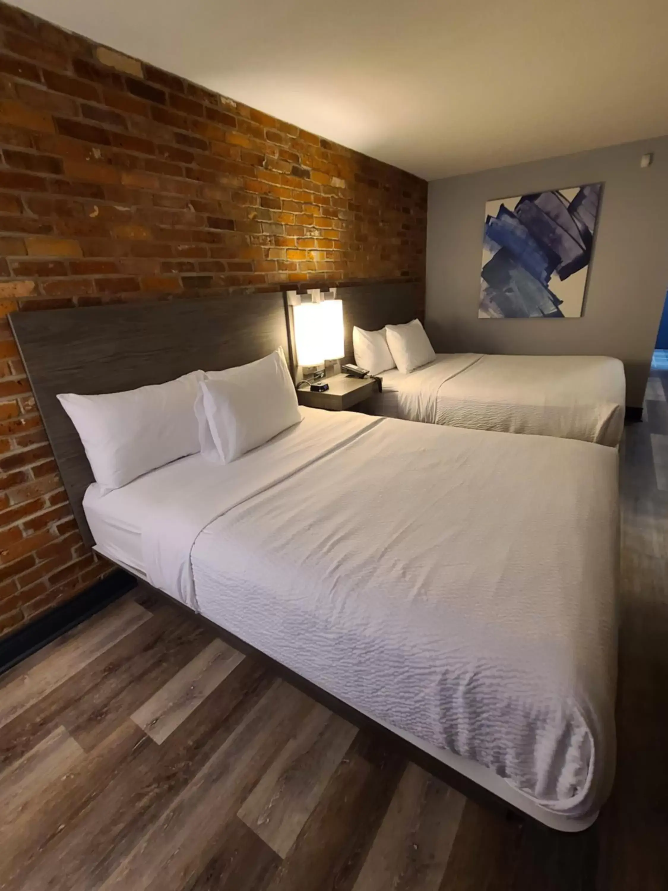 Bed in Travelodge by Wyndham Downtown Barrie