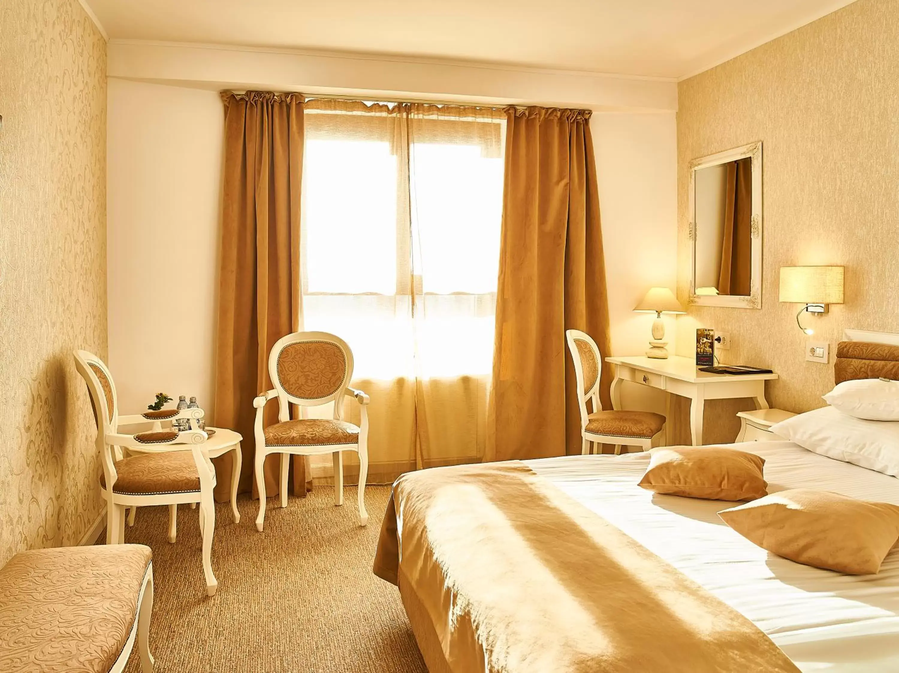 Photo of the whole room, Bed in Continental Forum Tirgu Mures Photo of the whole room, Bed in Continental Forum Tirgu Mures