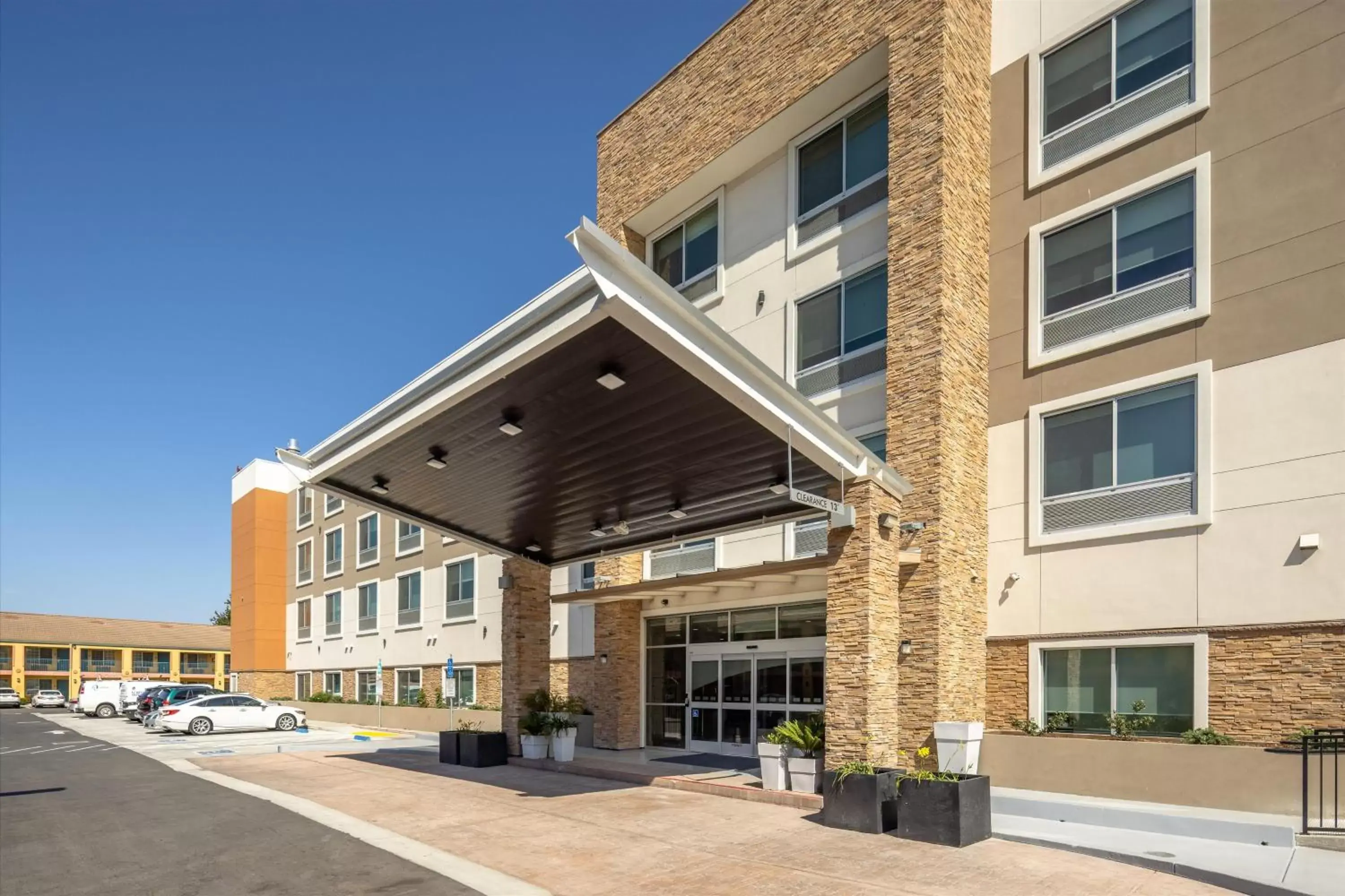 Property Building in Holiday Inn Express & Suites - San Jose Silicon Valley, an IHG Hotel