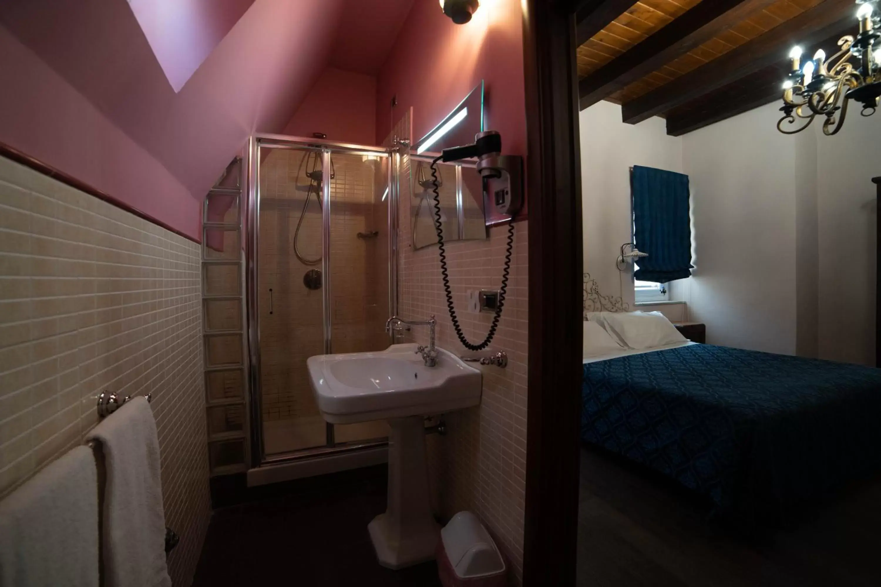 Bathroom in Hotel Villa Dorata