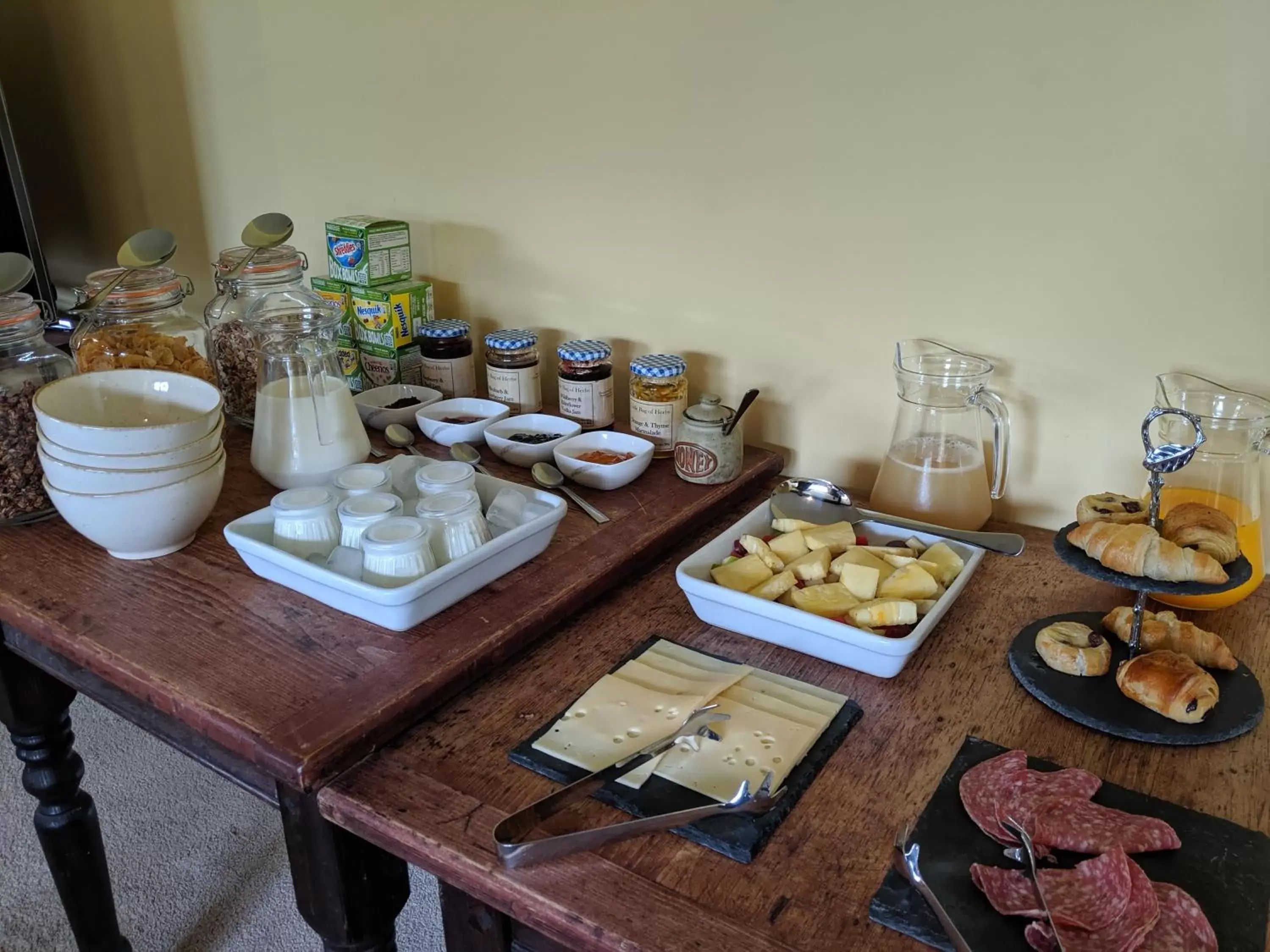 Breakfast in Elderbrook House