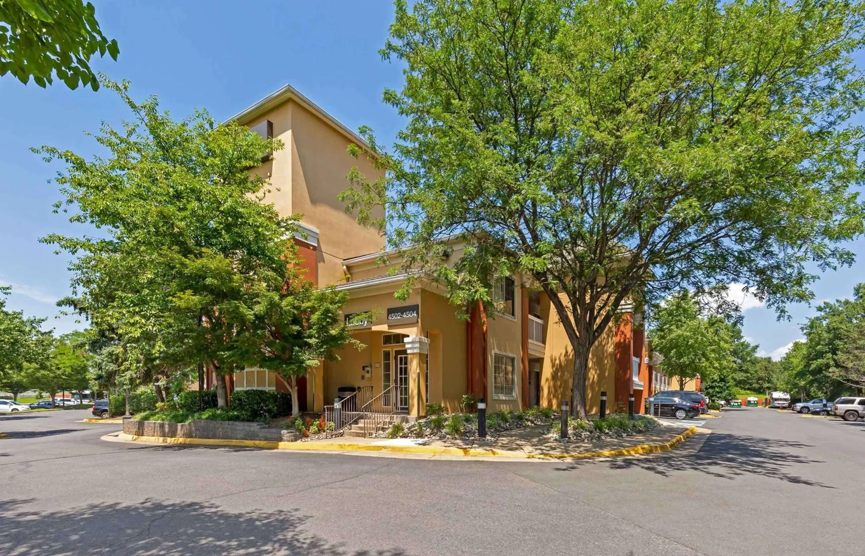 Property Building in Extended Stay America Suites - Washington, DC - Chantilly