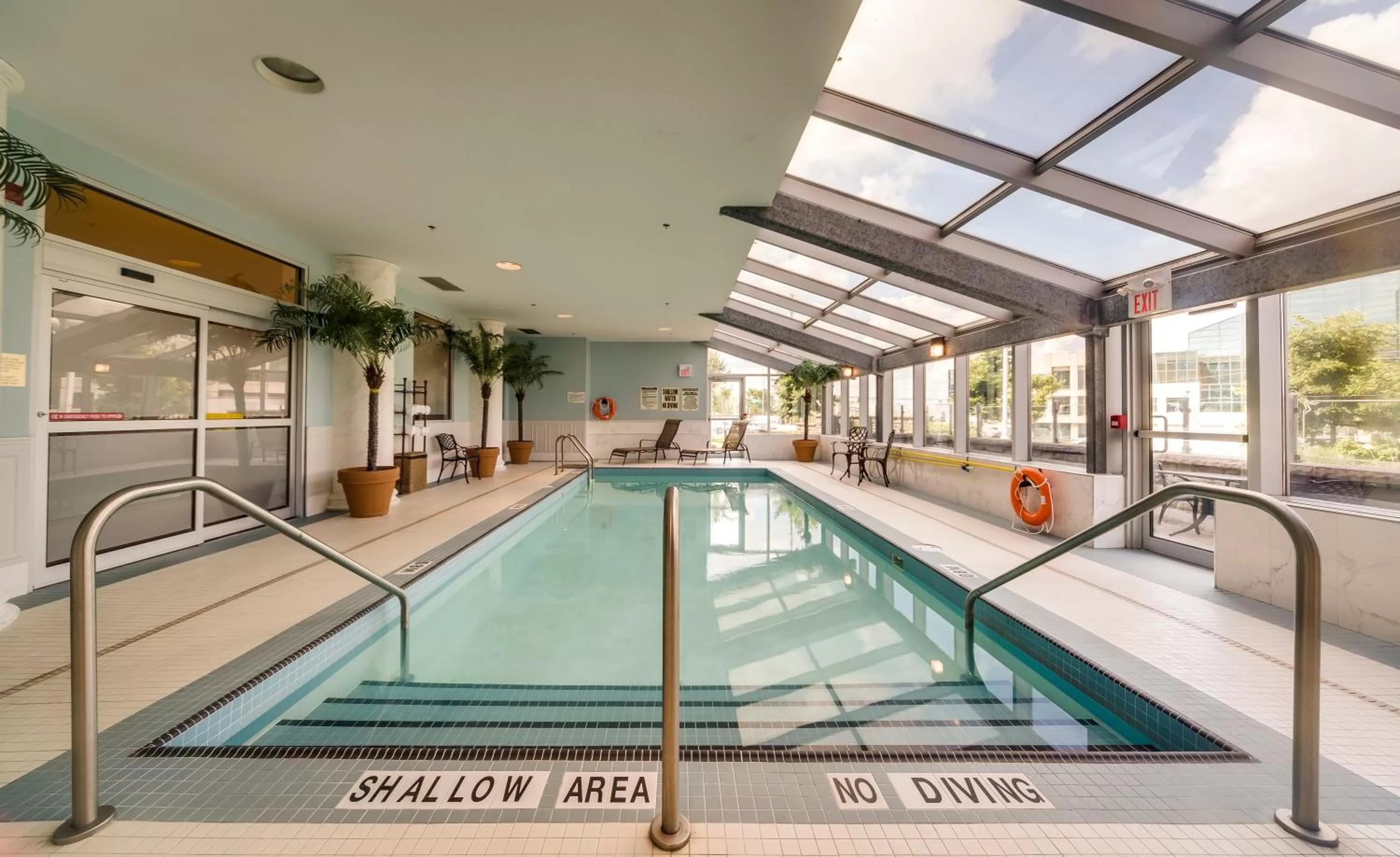 Swimming pool in Monte Carlo Inn & Suites Downtown Markham