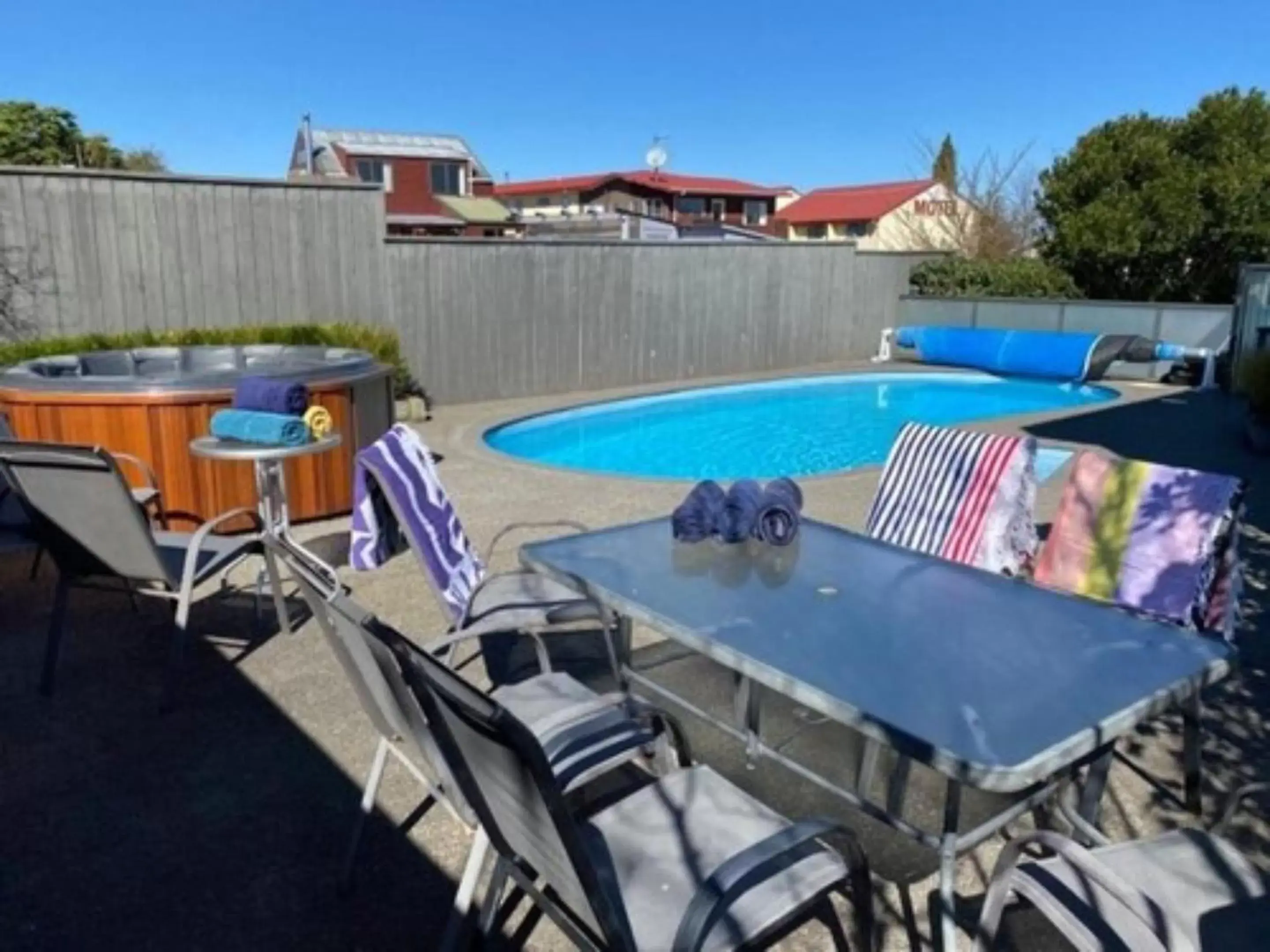 Hot Tub, Swimming Pool in Lake Taupo Motor Inn