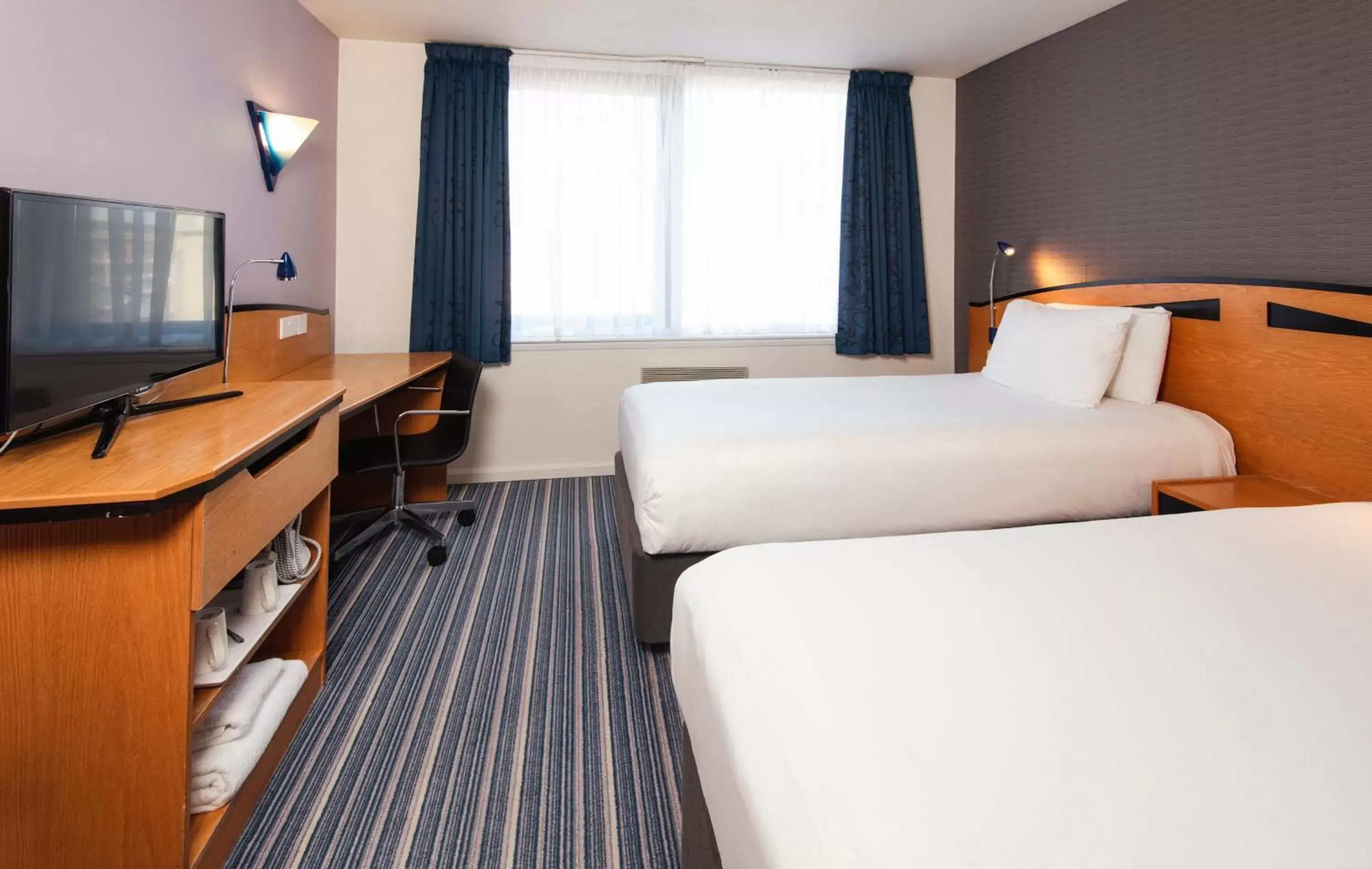Bedroom, Bed in Holiday Inn Express Bristol City Centre, an IHG Hotel