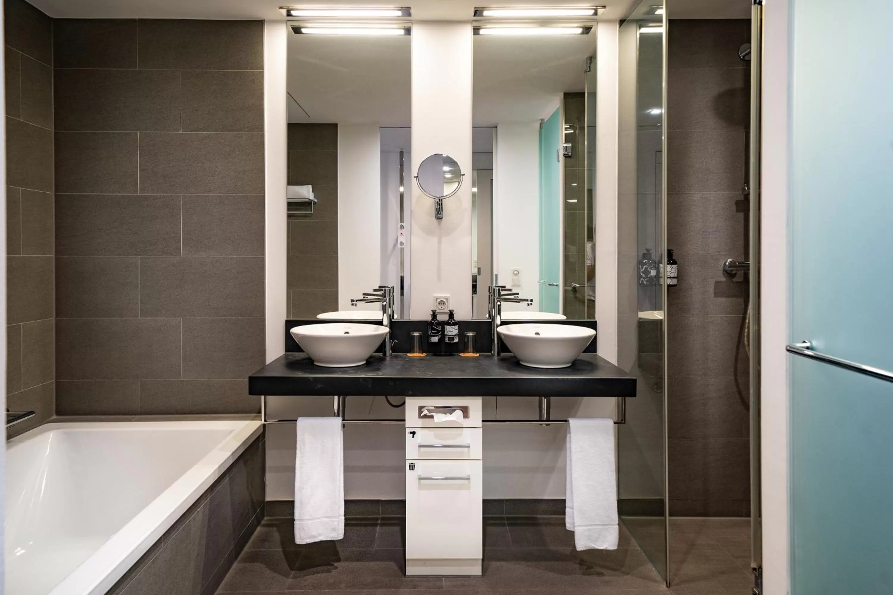 Shower in INNSiDE by Meliá Dresden