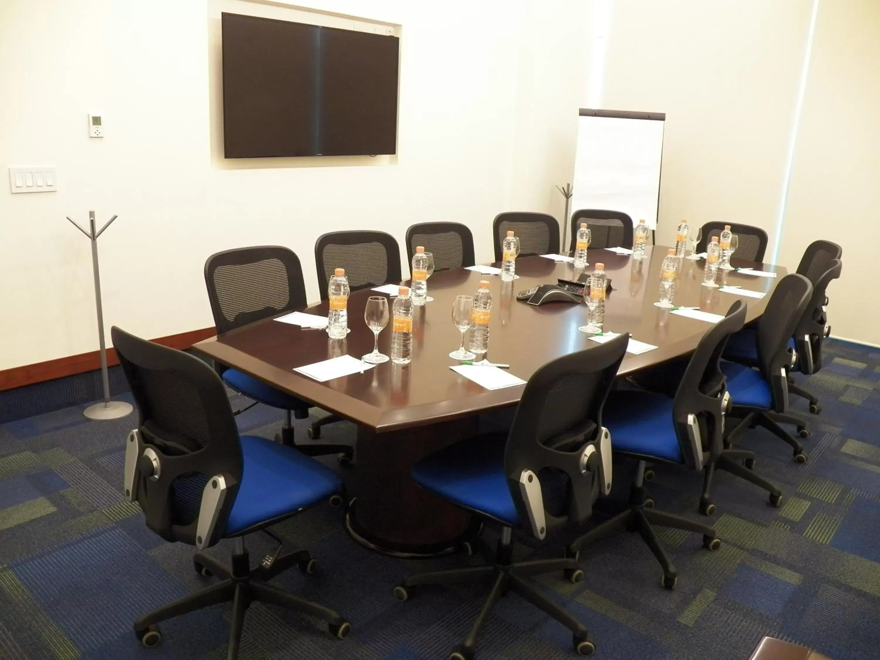 Meeting/conference room in Holiday Inn & Suites Plaza Mayor, an IHG Hotel